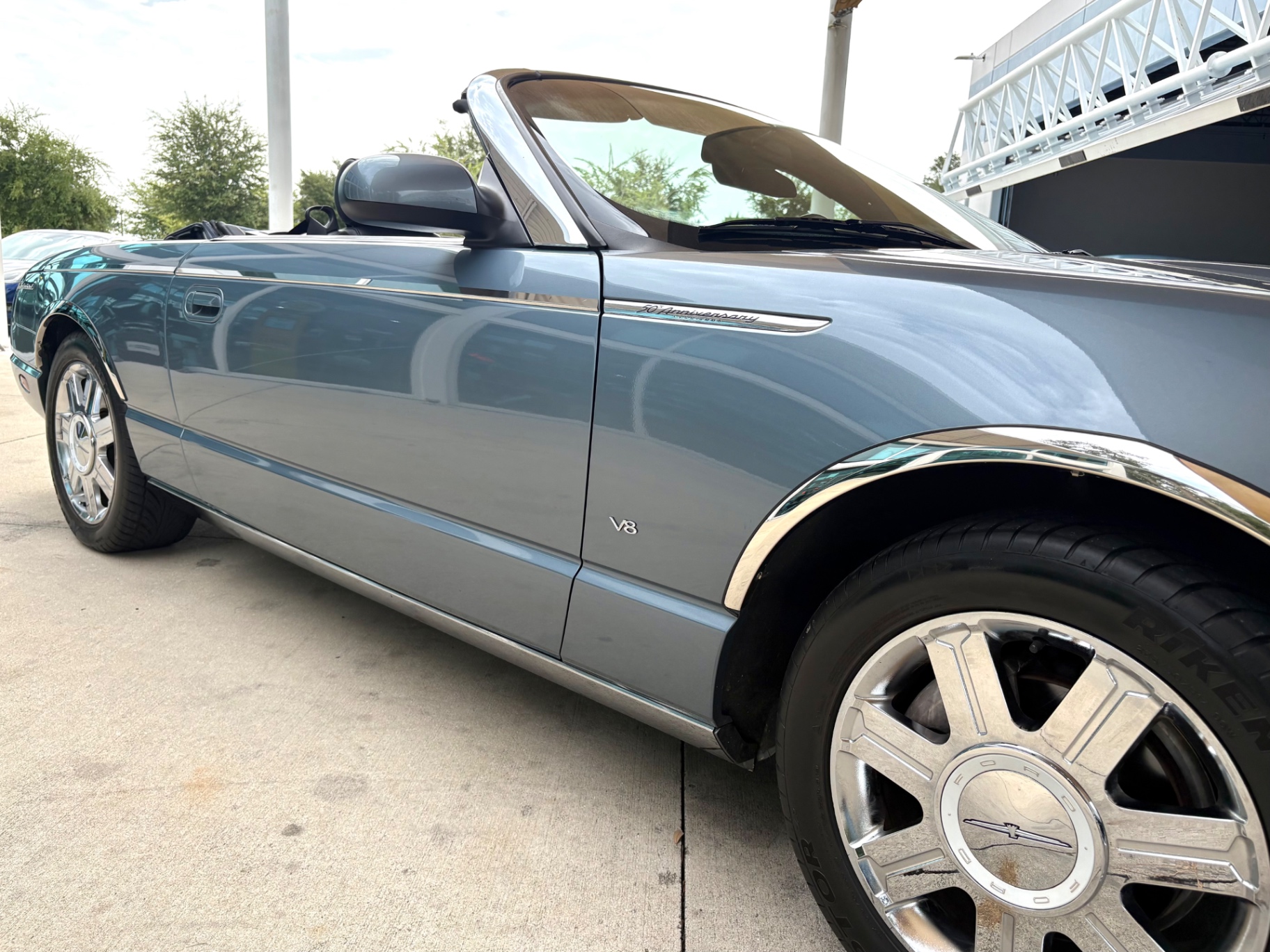 Vehicle photo 18