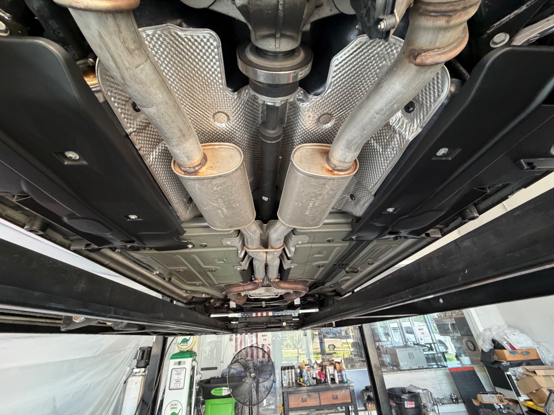 Vehicle photo 46