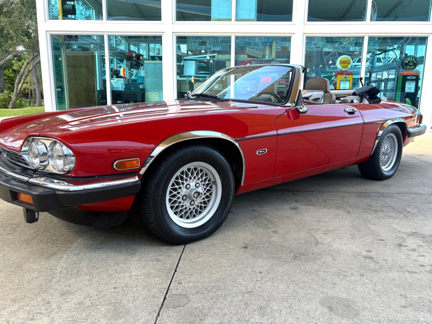 Vehicle photo 12