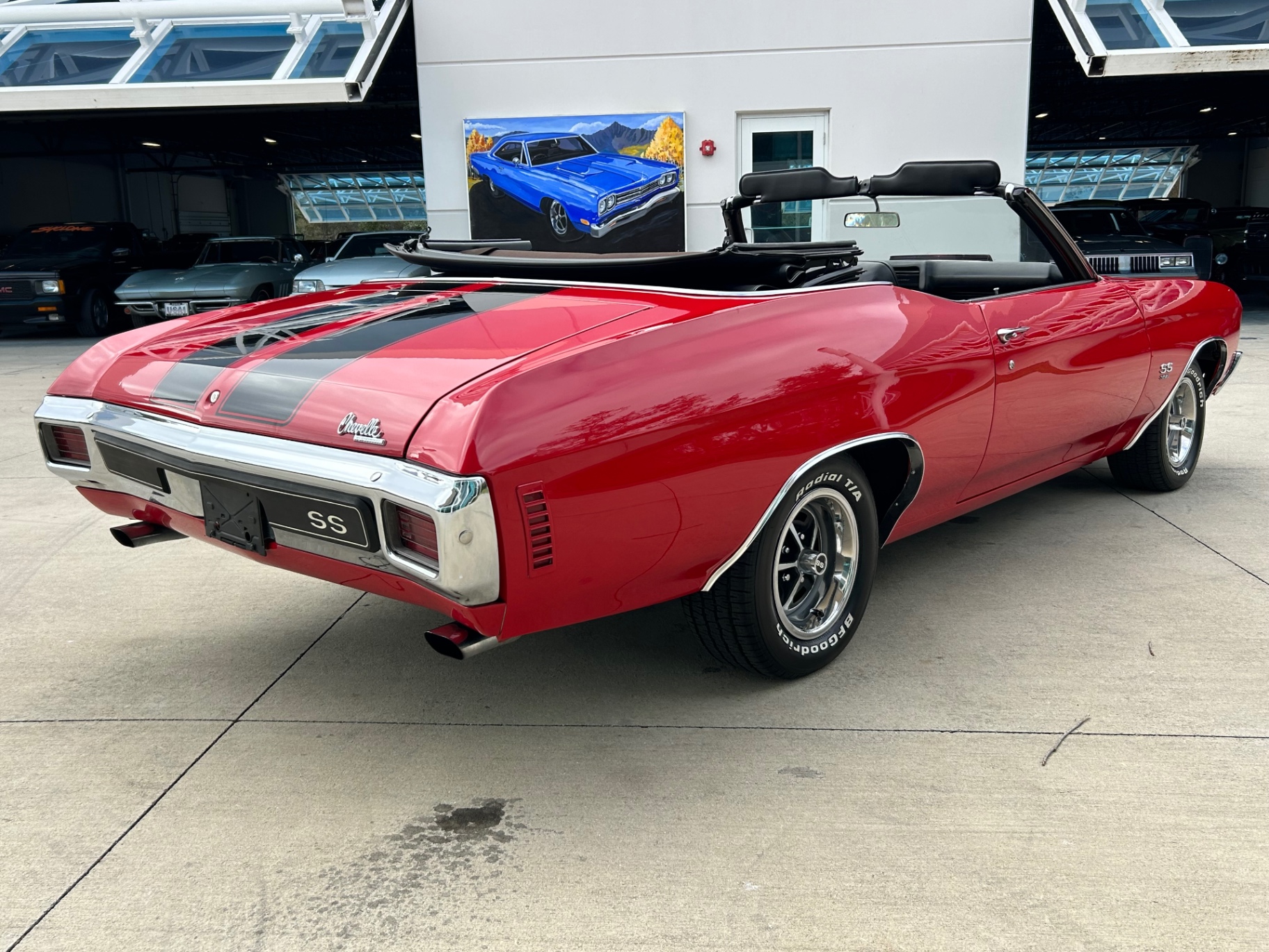 Vehicle photo 5