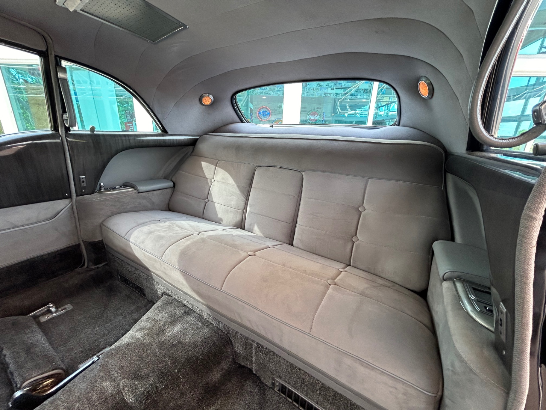 Vehicle photo 27