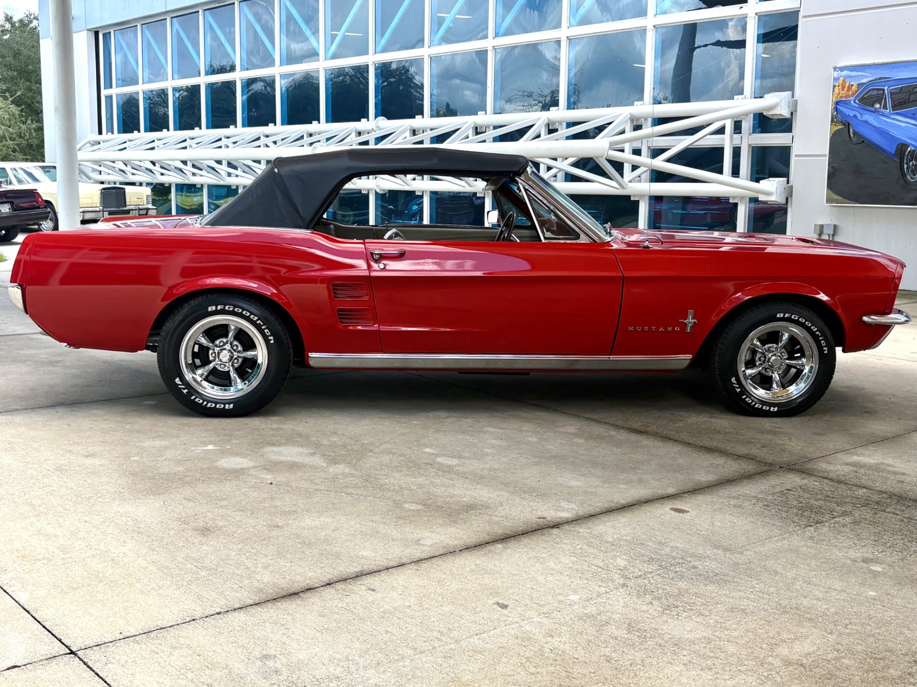 Vehicle photo 21