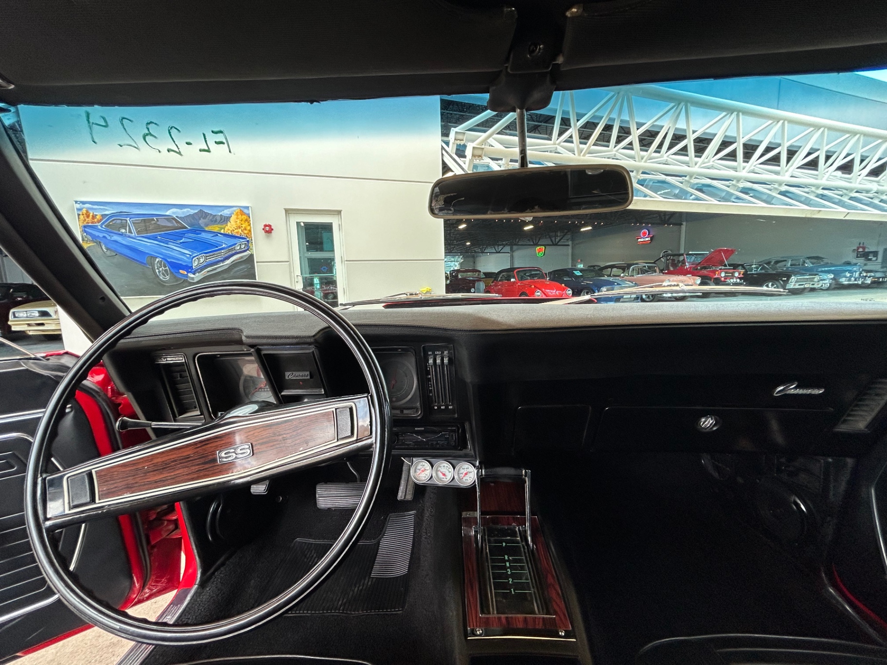 Vehicle photo 23