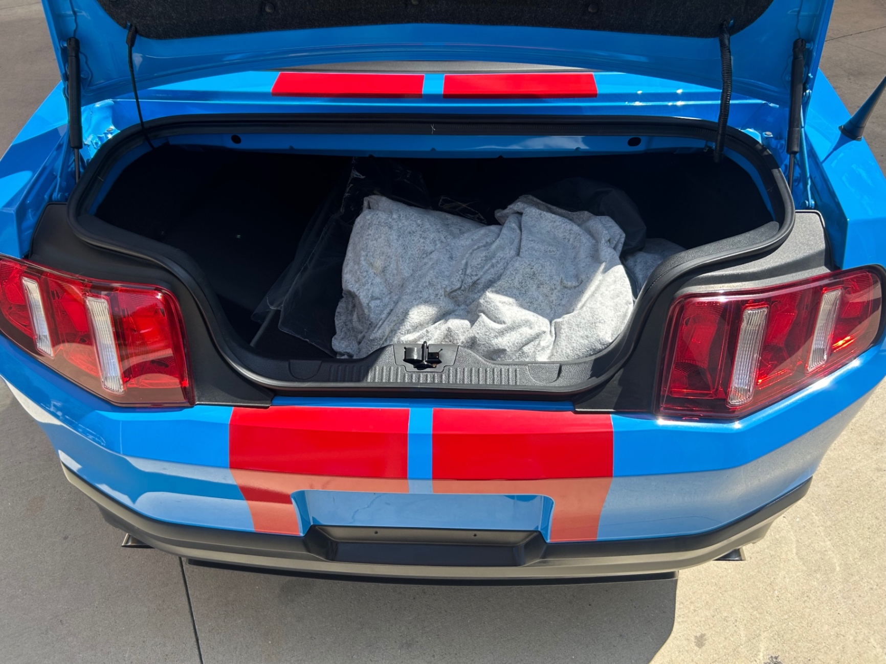 Vehicle photo 9