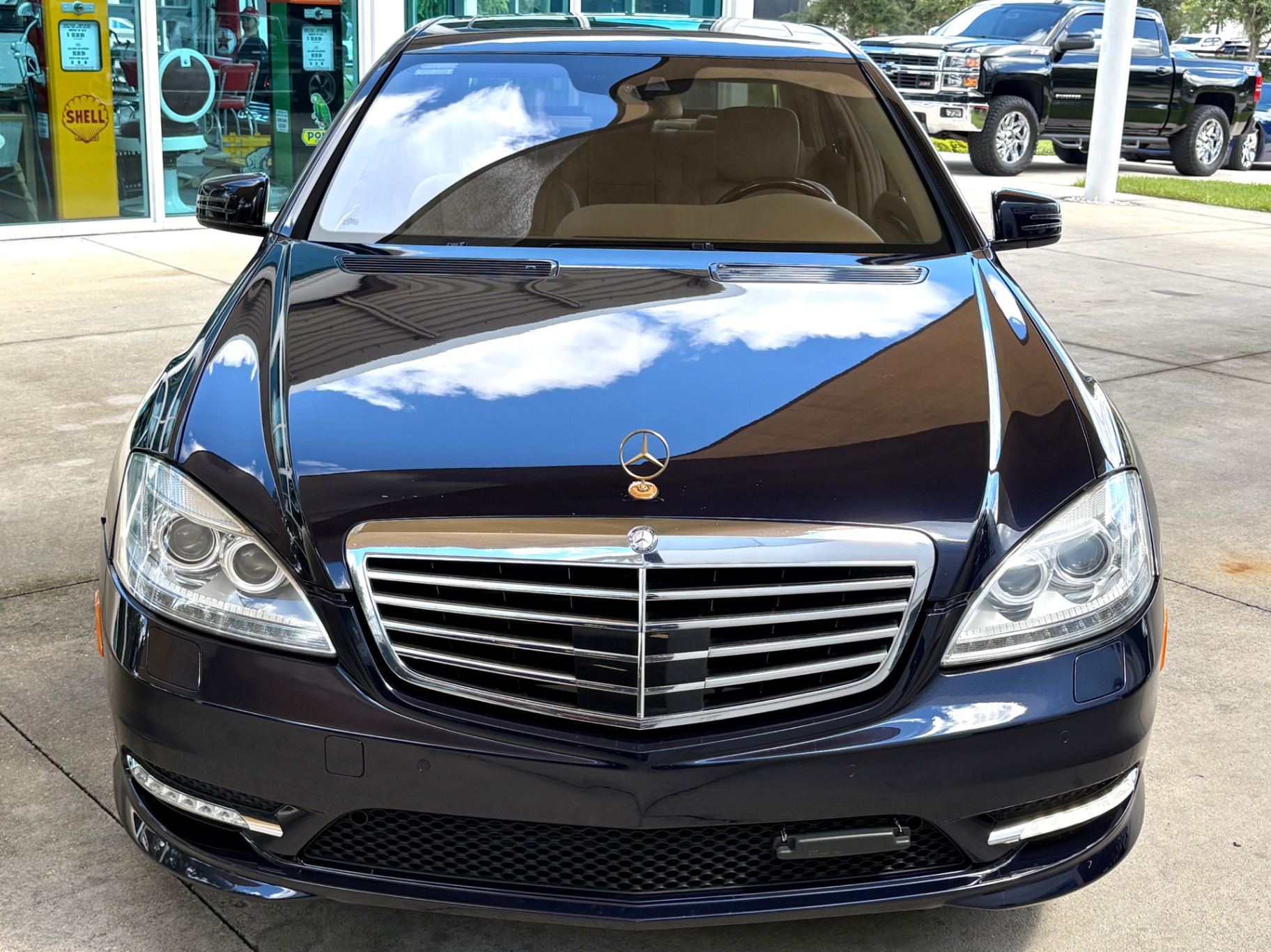 Vehicle photo 3