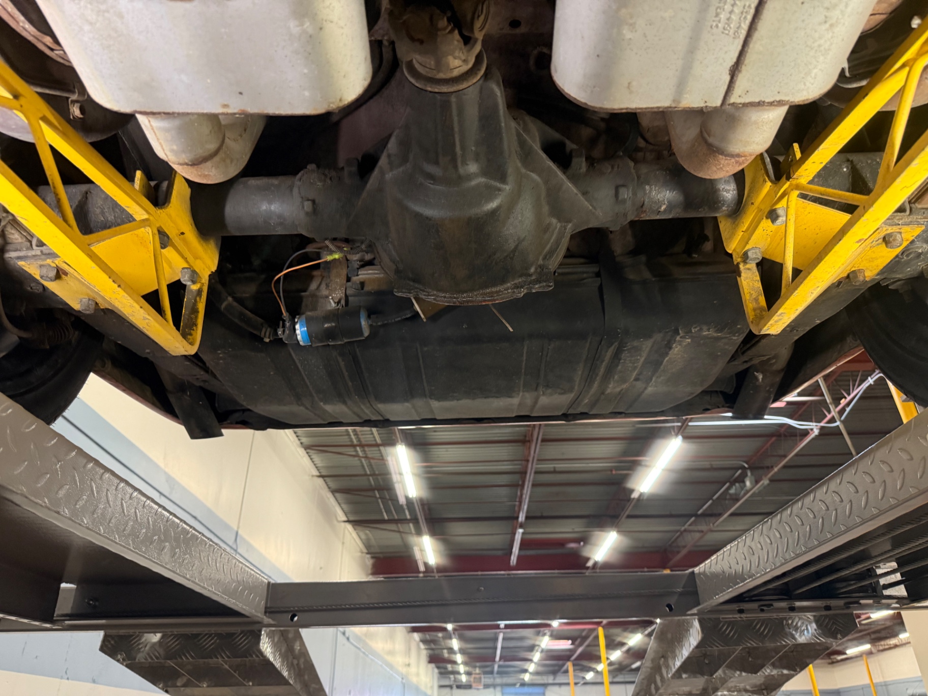 Vehicle photo 34