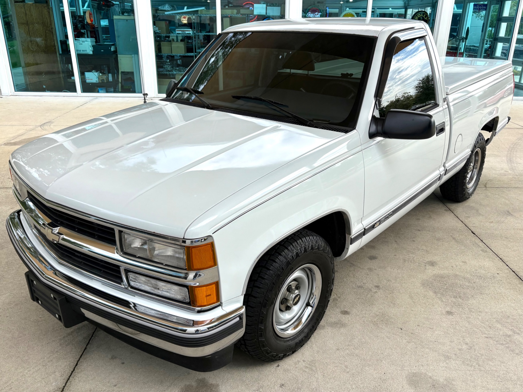 Vehicle photo 19
