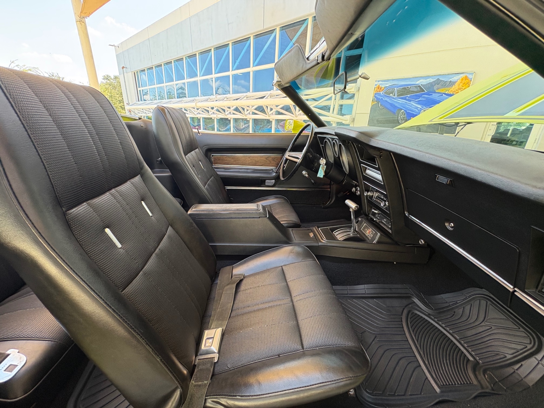 Vehicle photo 46