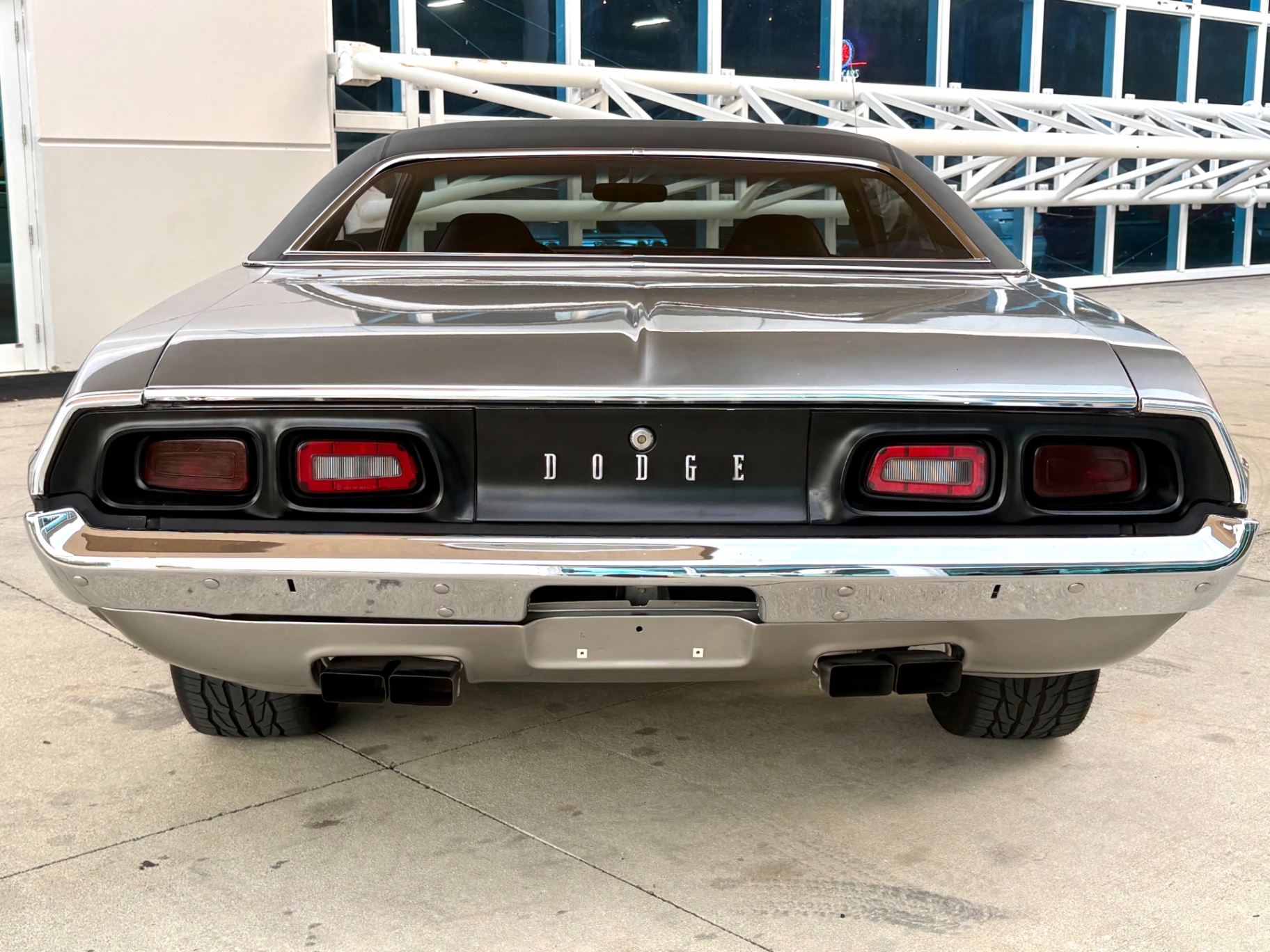 Vehicle photo 9