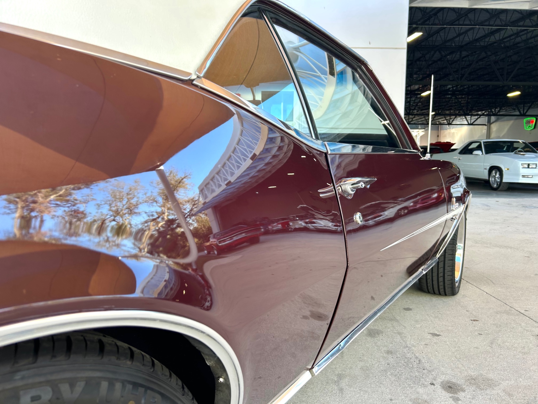 Vehicle photo 18
