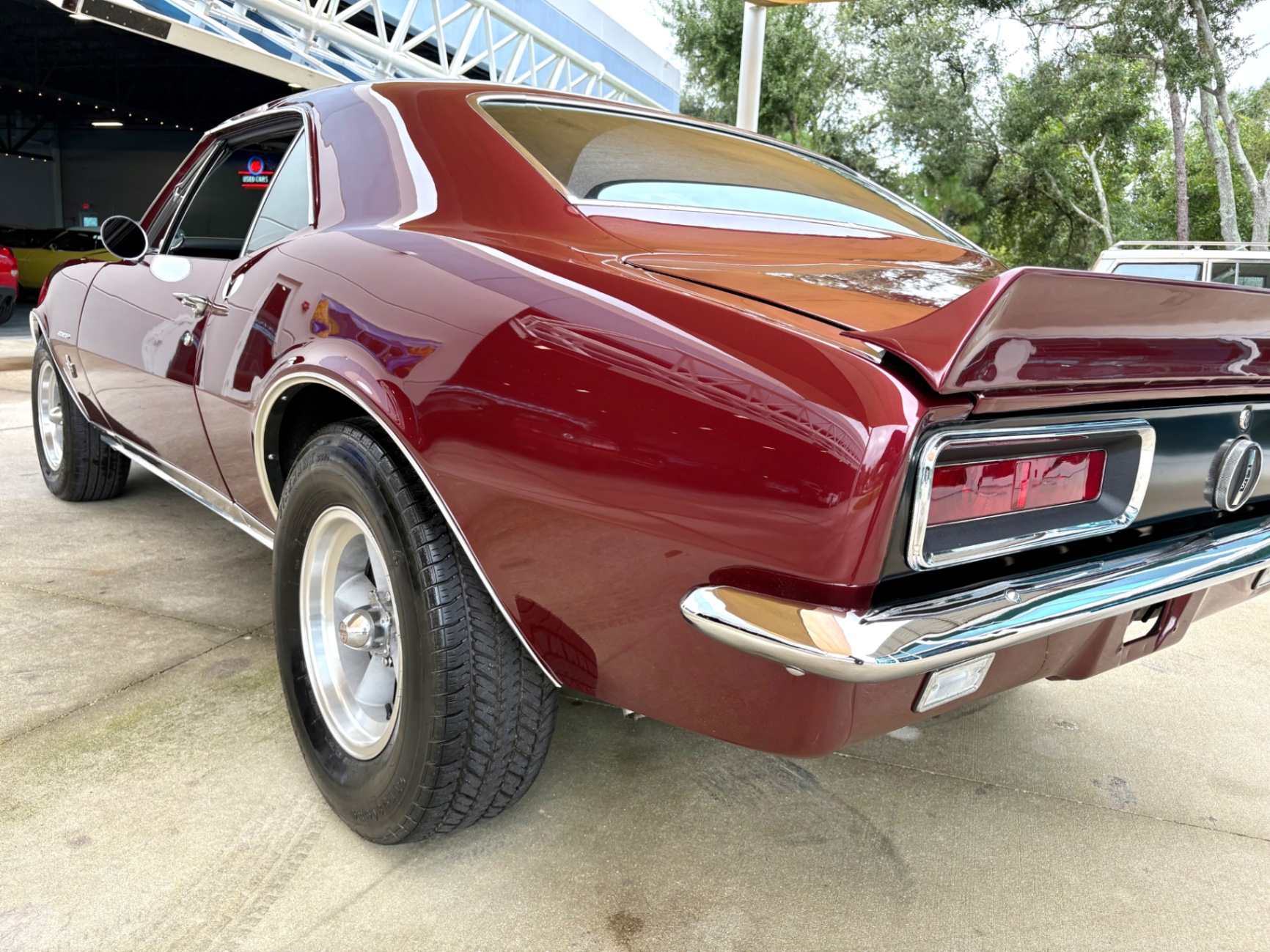 Vehicle photo 14