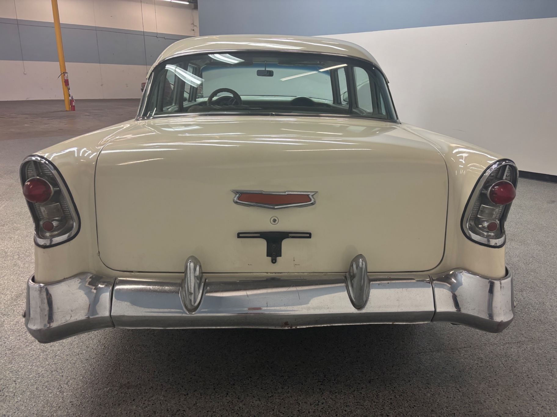 Vehicle photo 6