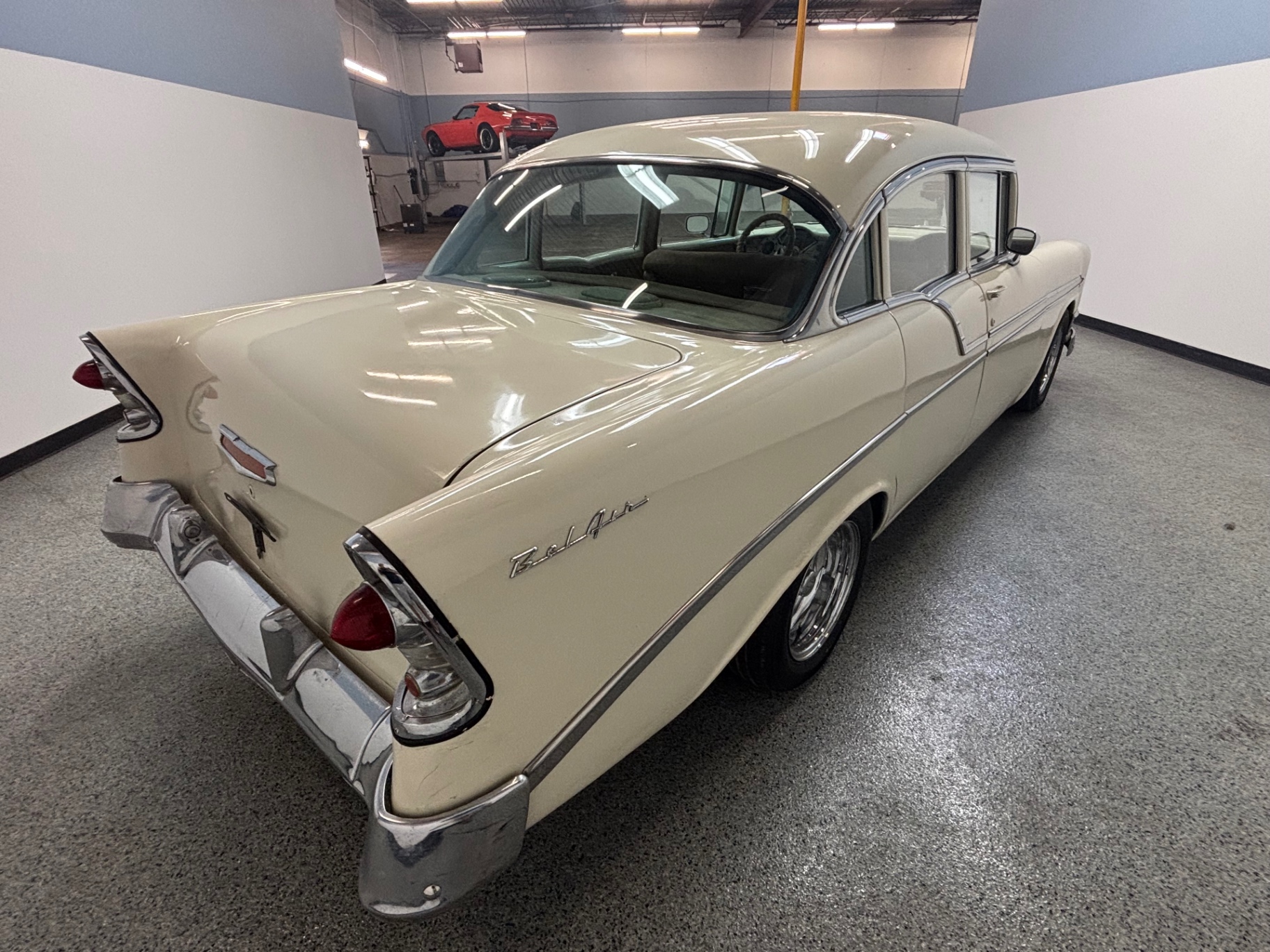 Vehicle photo 7