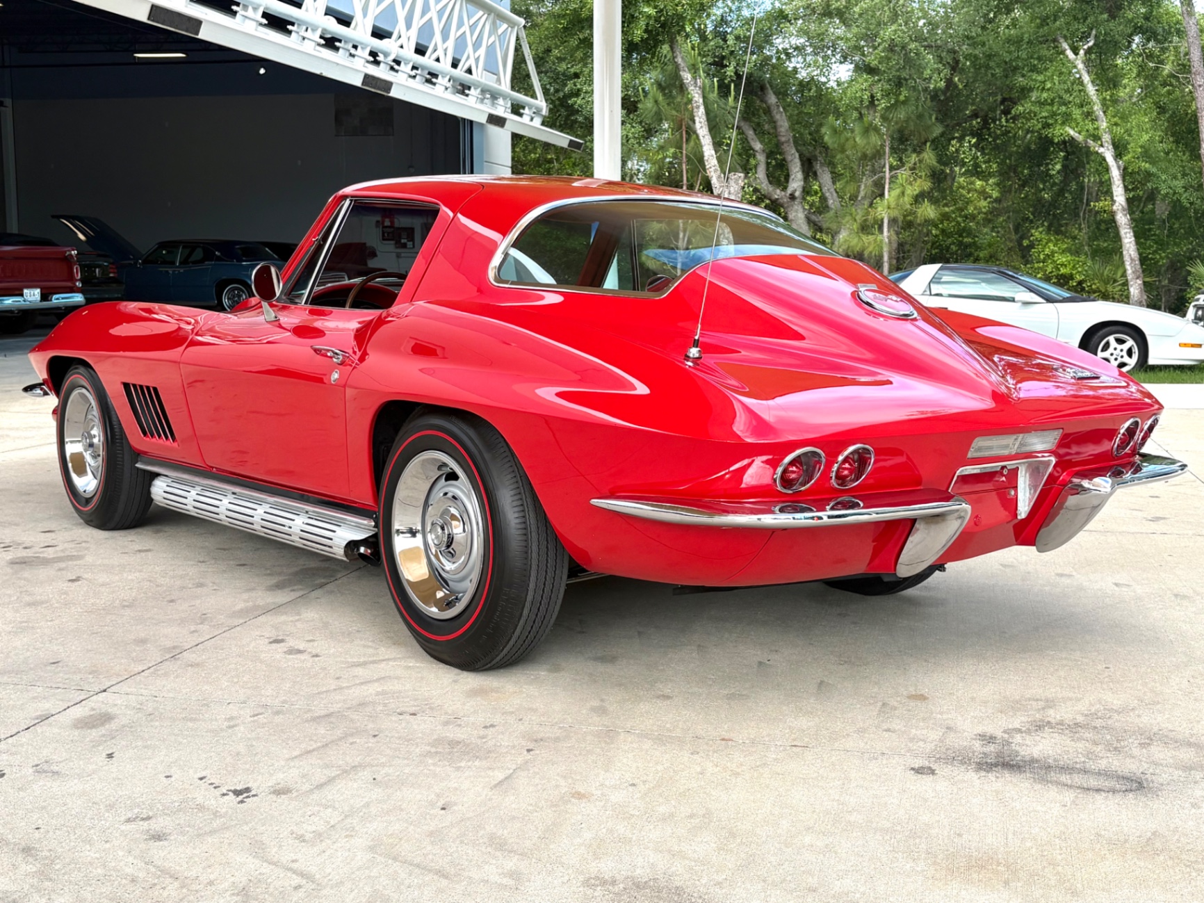 Vehicle photo 10