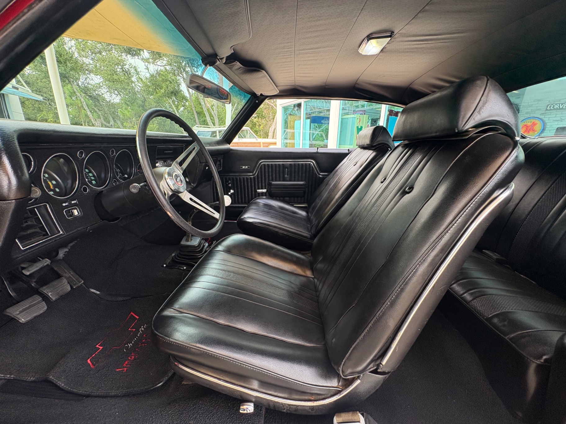 Vehicle photo 37