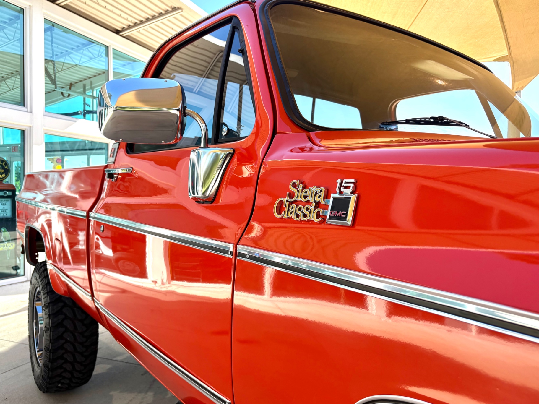Vehicle photo 17