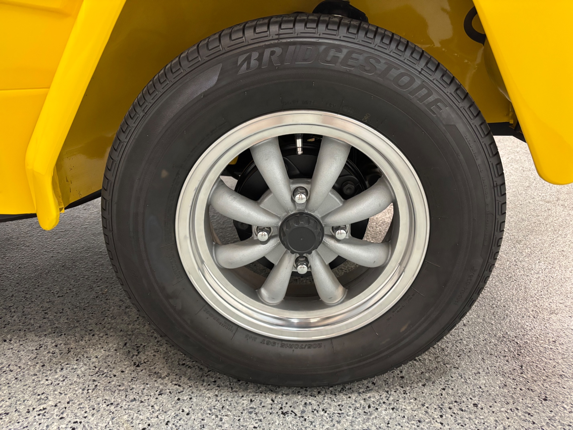 Vehicle photo 13