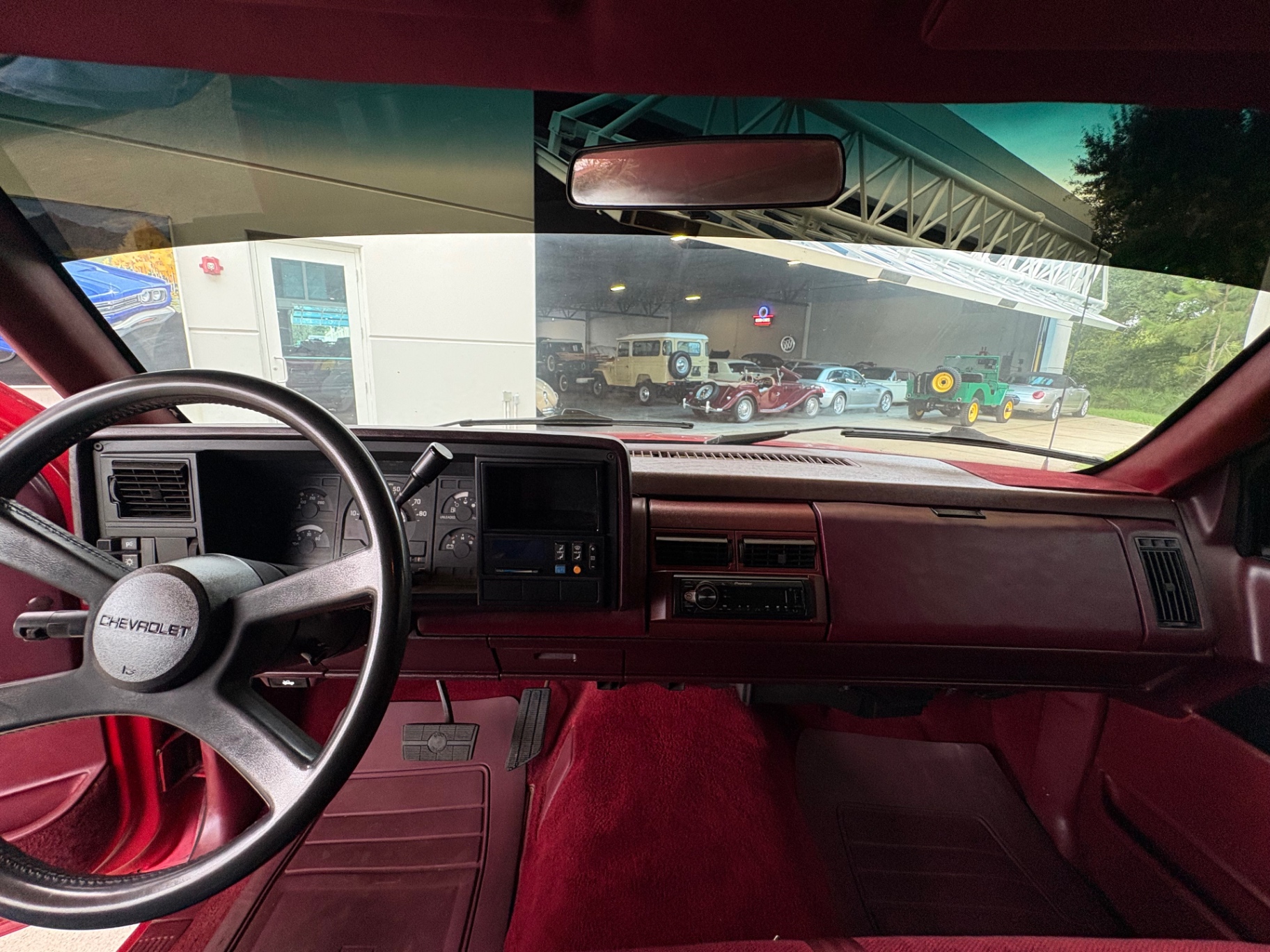Vehicle photo 33
