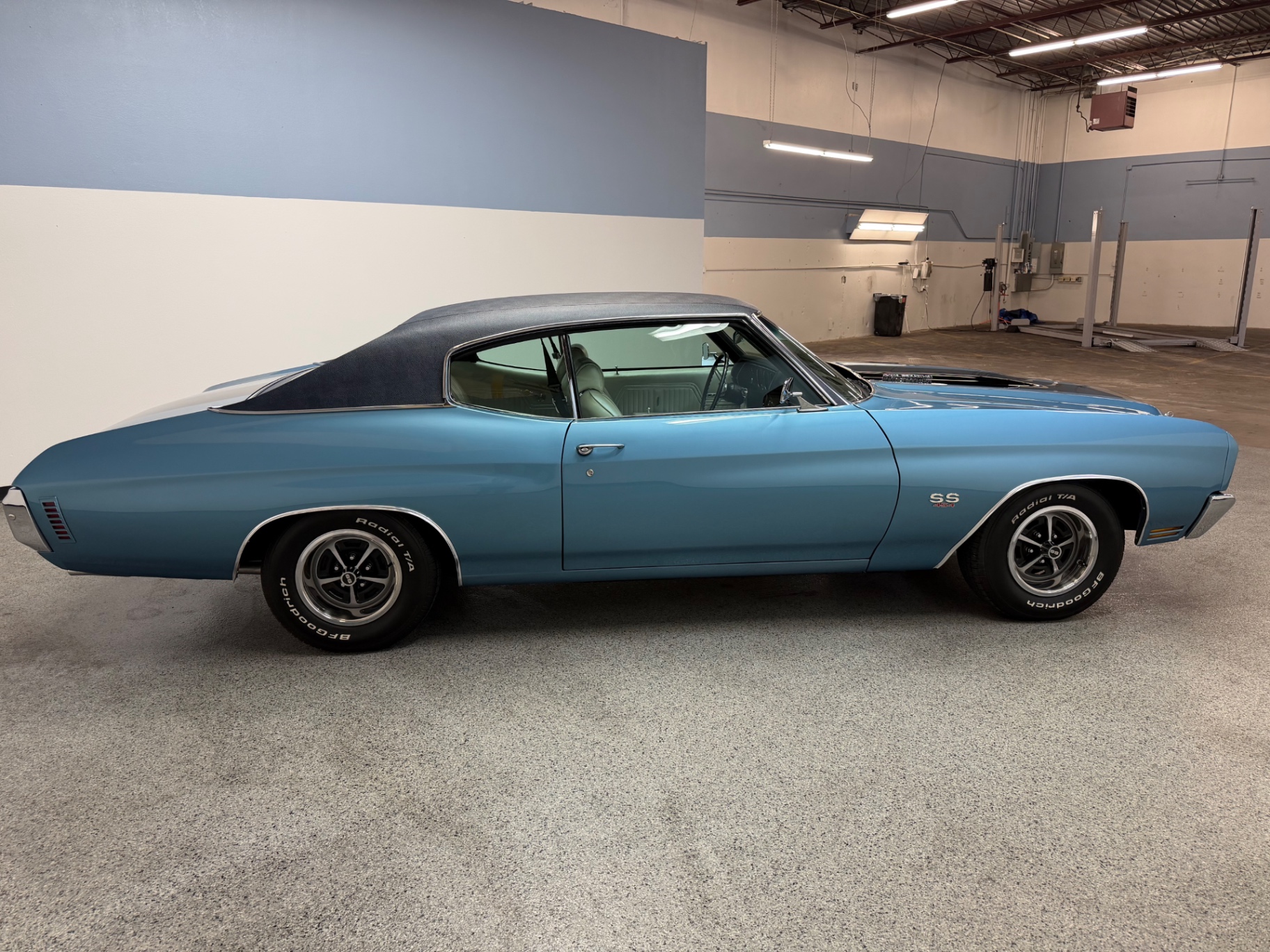Vehicle photo 40