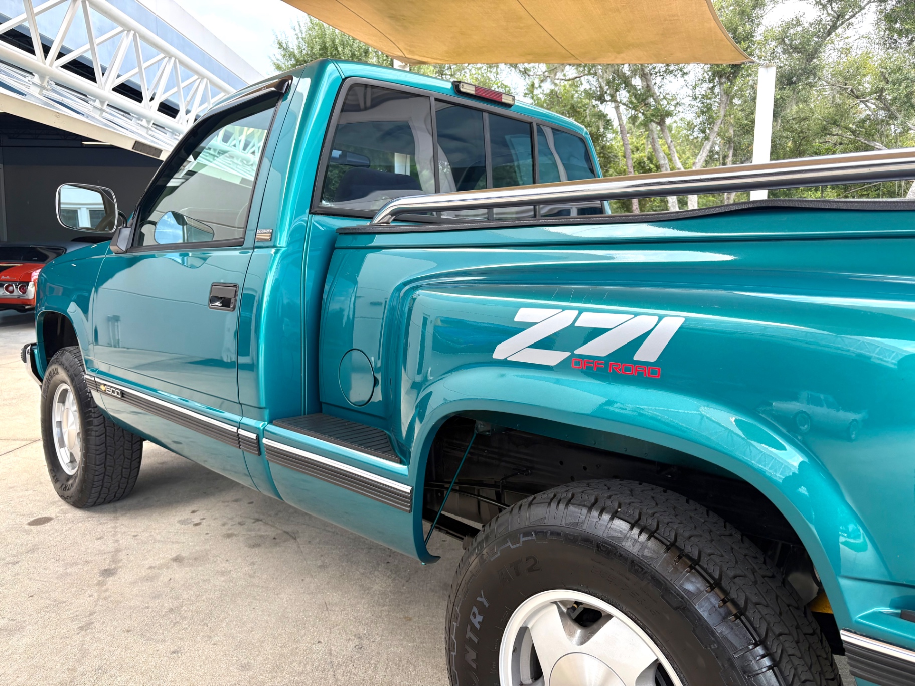 Vehicle photo 14