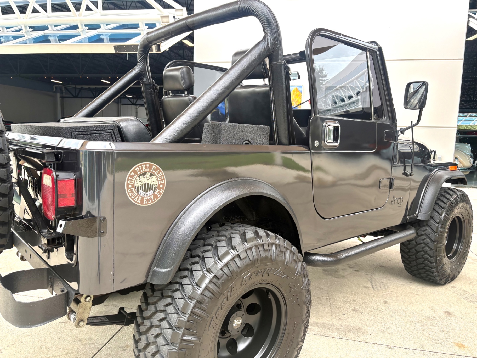 Vehicle photo 16