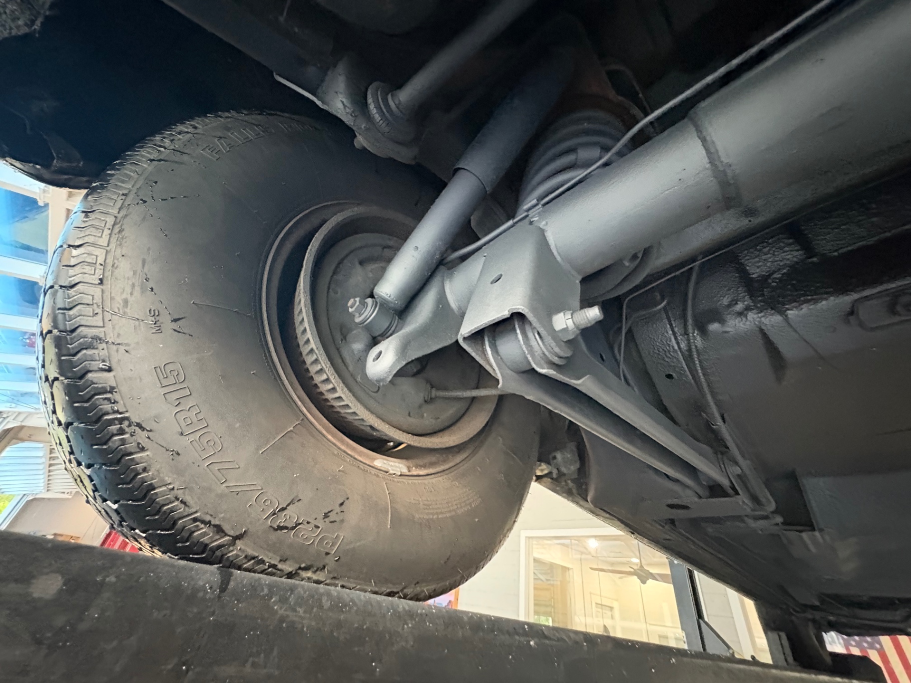 Vehicle photo 43