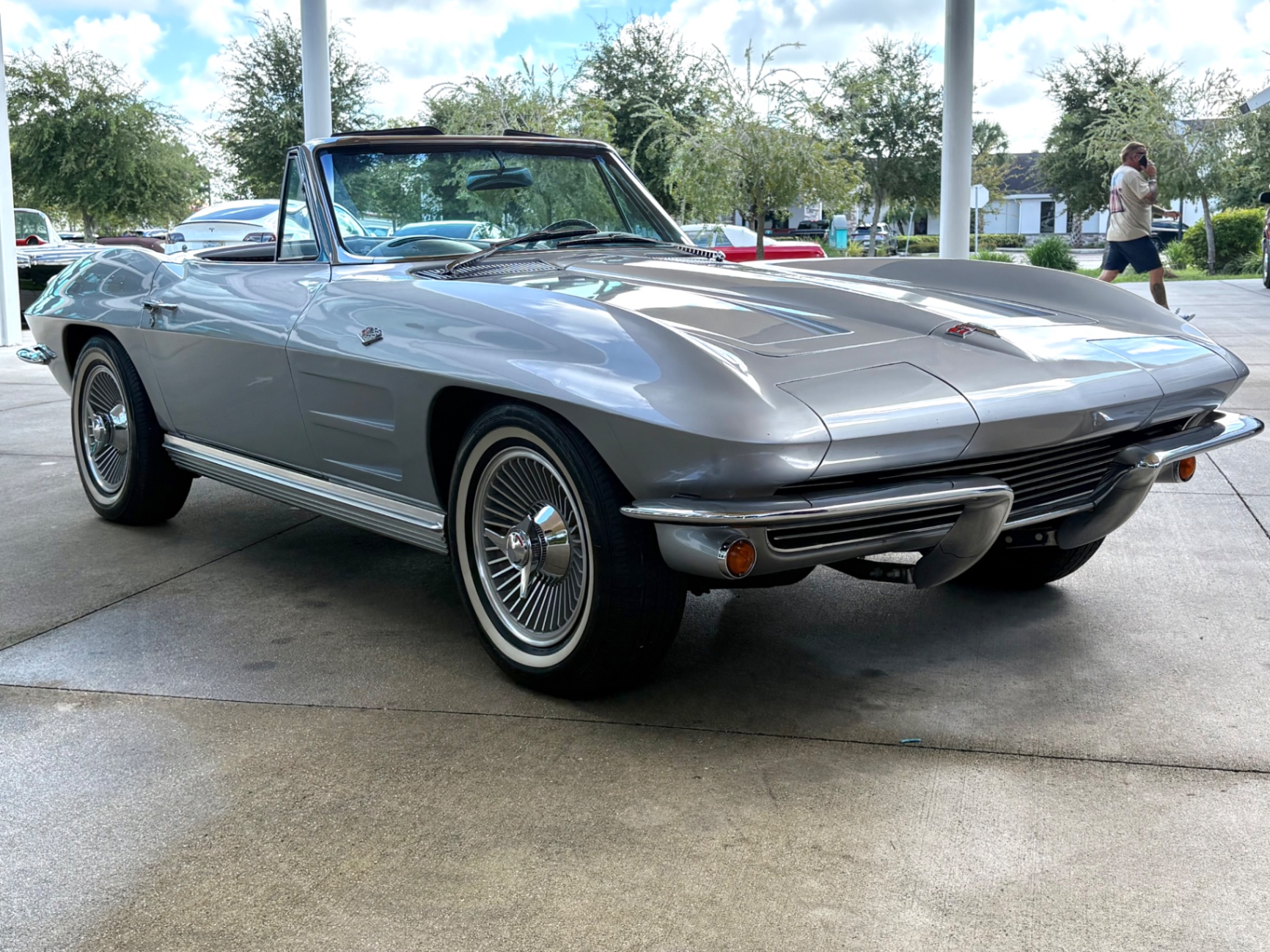 Vehicle photo 4