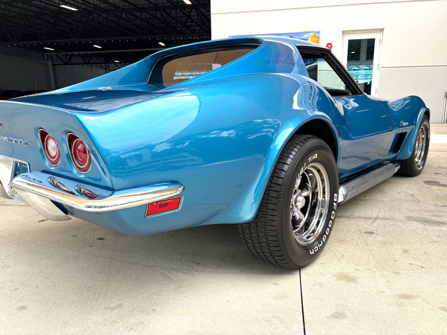 Vehicle photo 16