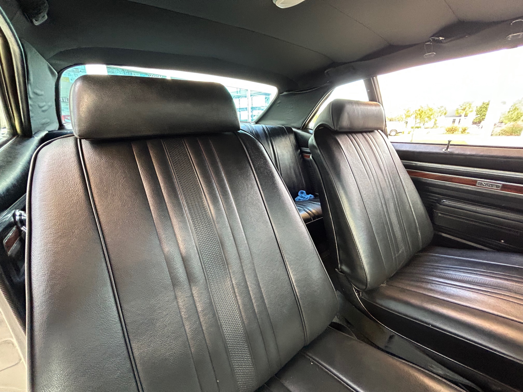 Vehicle photo 29