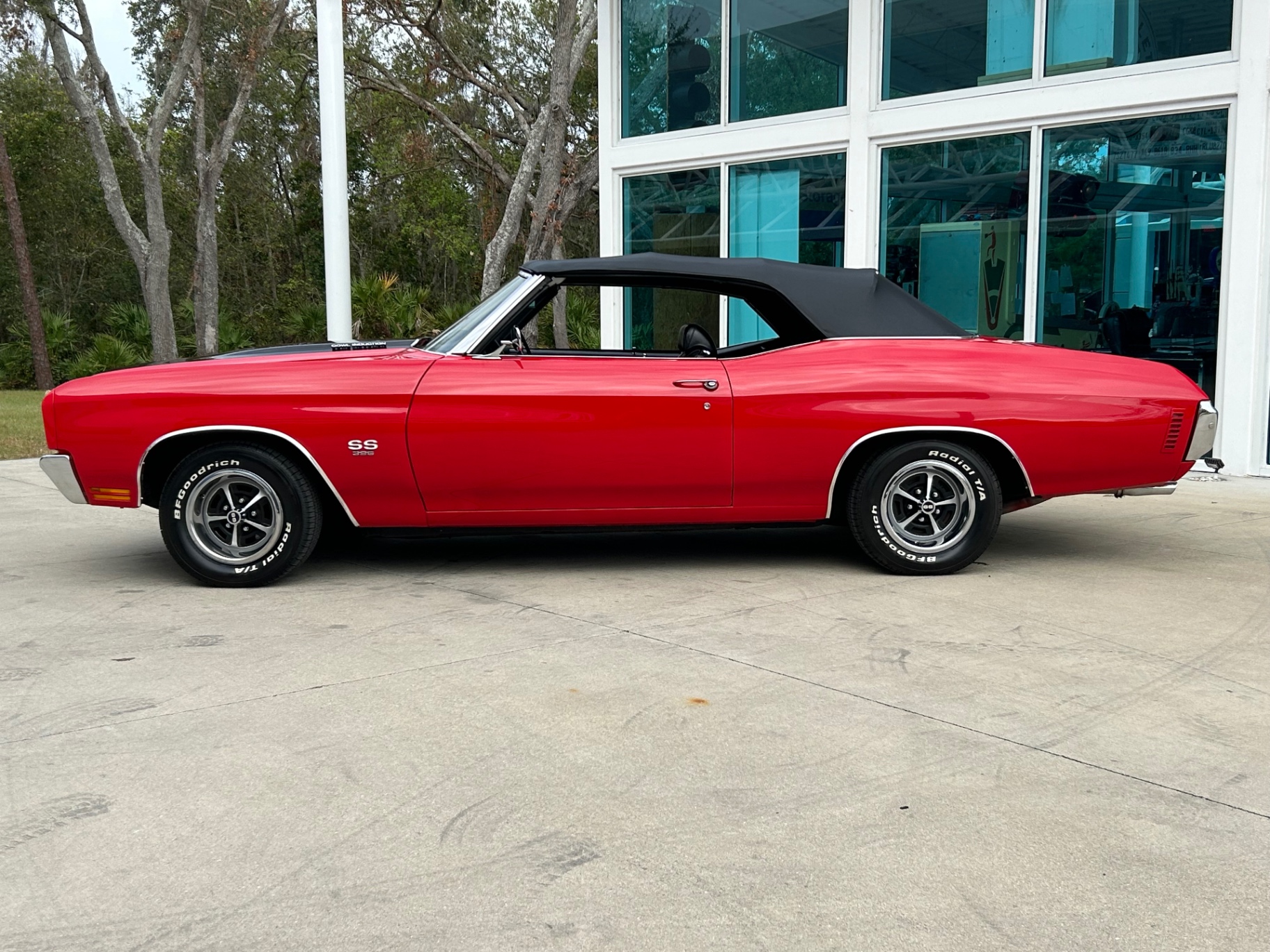 Vehicle photo 15