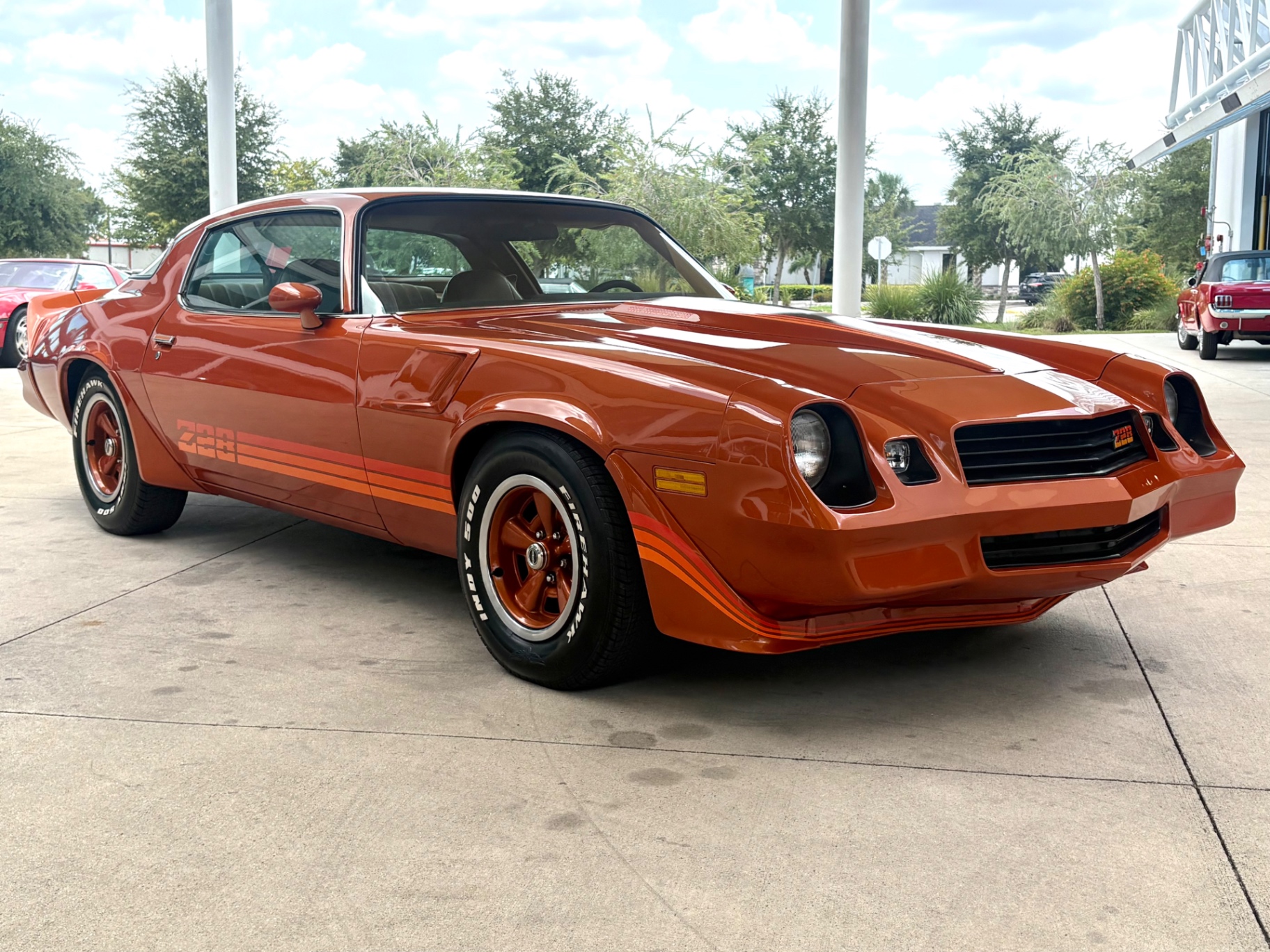 Vehicle photo 4