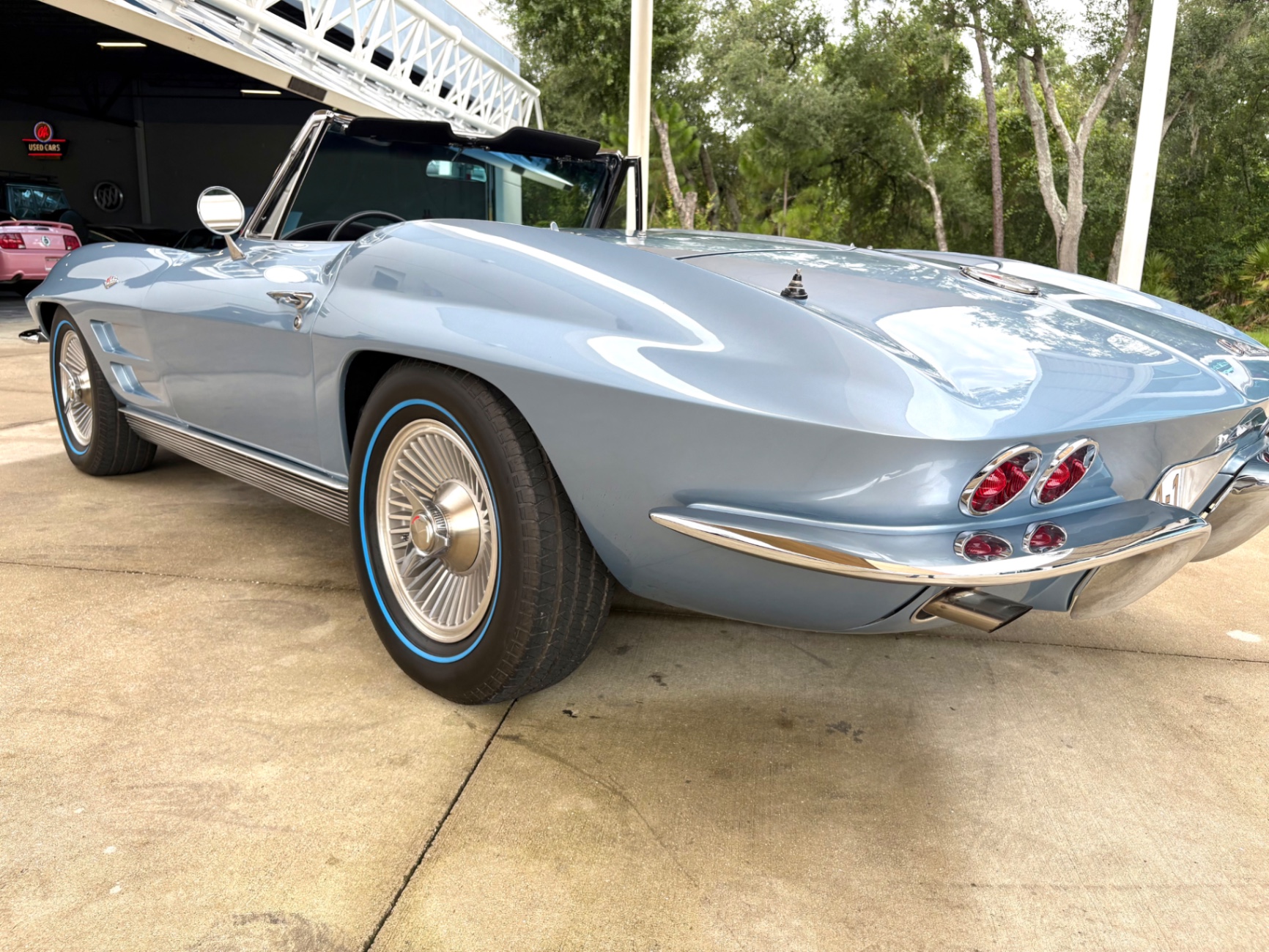 Vehicle photo 16