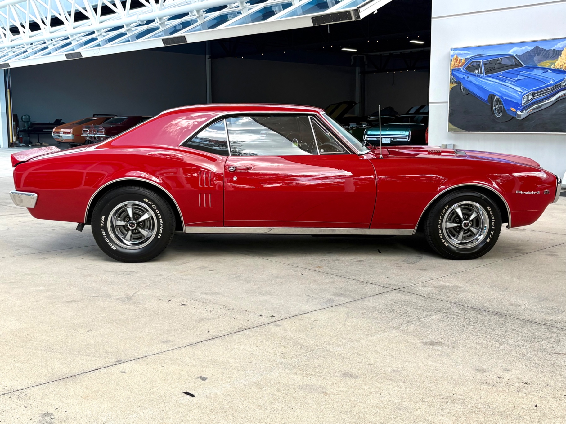 Vehicle photo 5