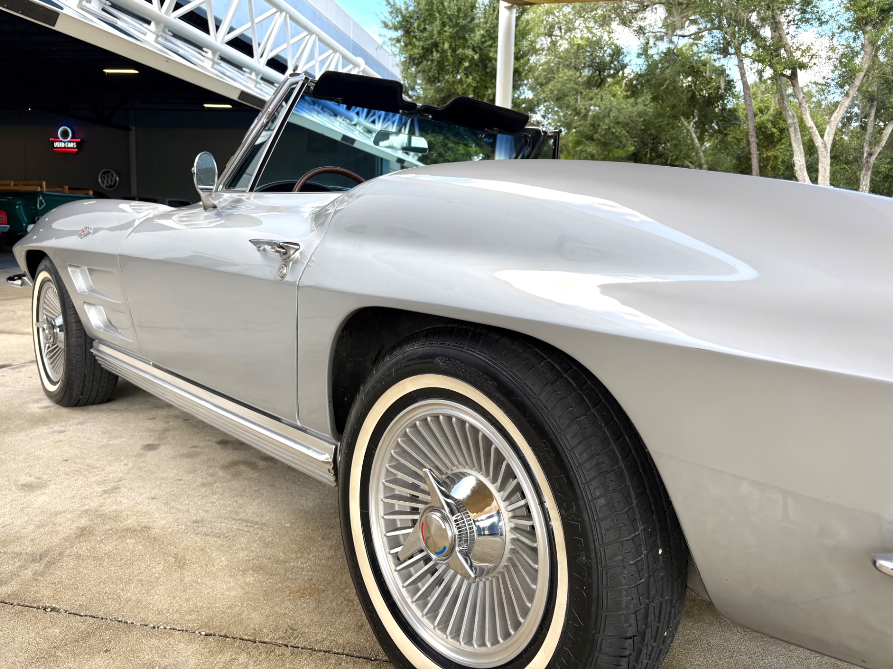 Vehicle photo 14