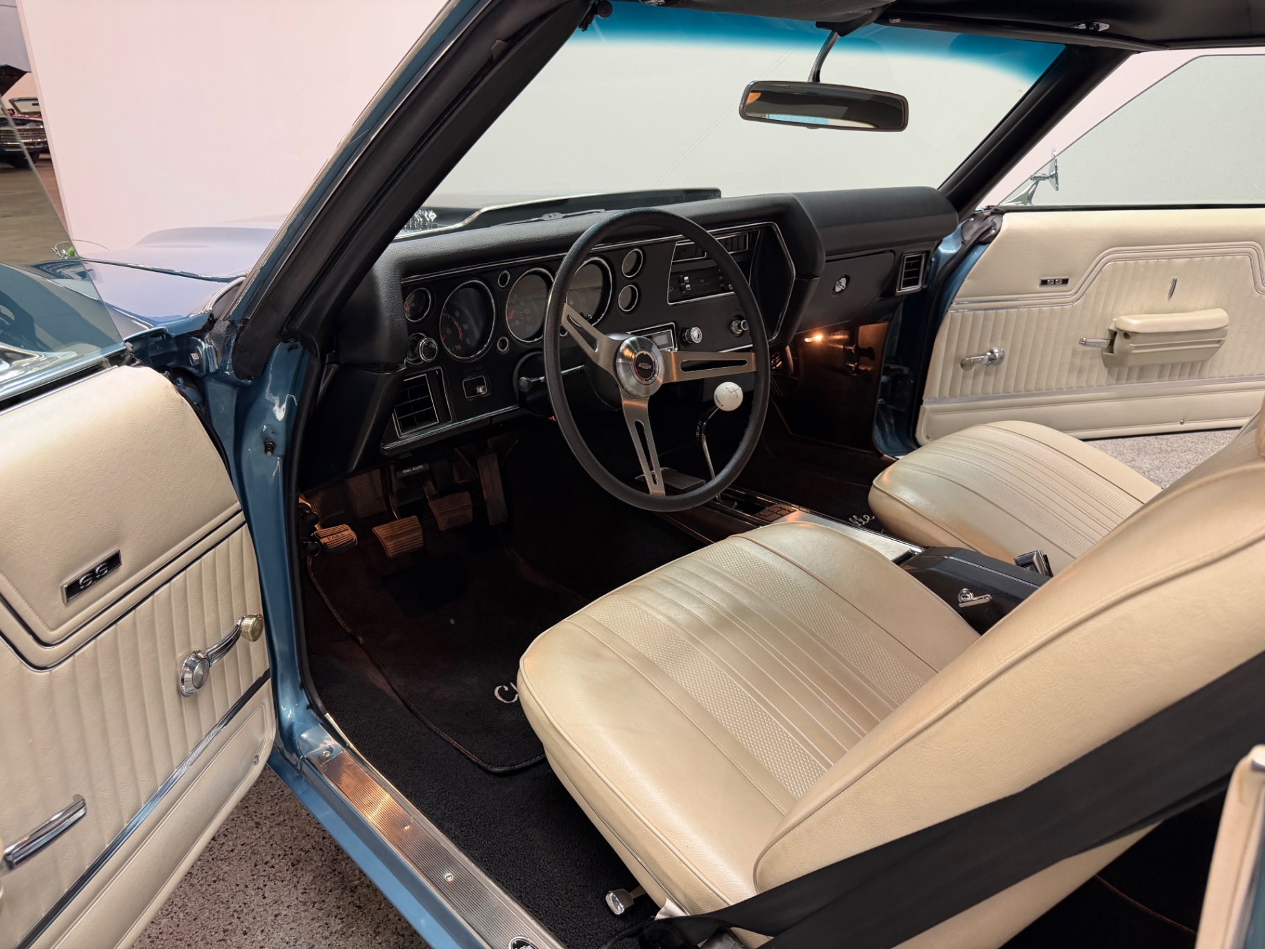 Vehicle photo 90