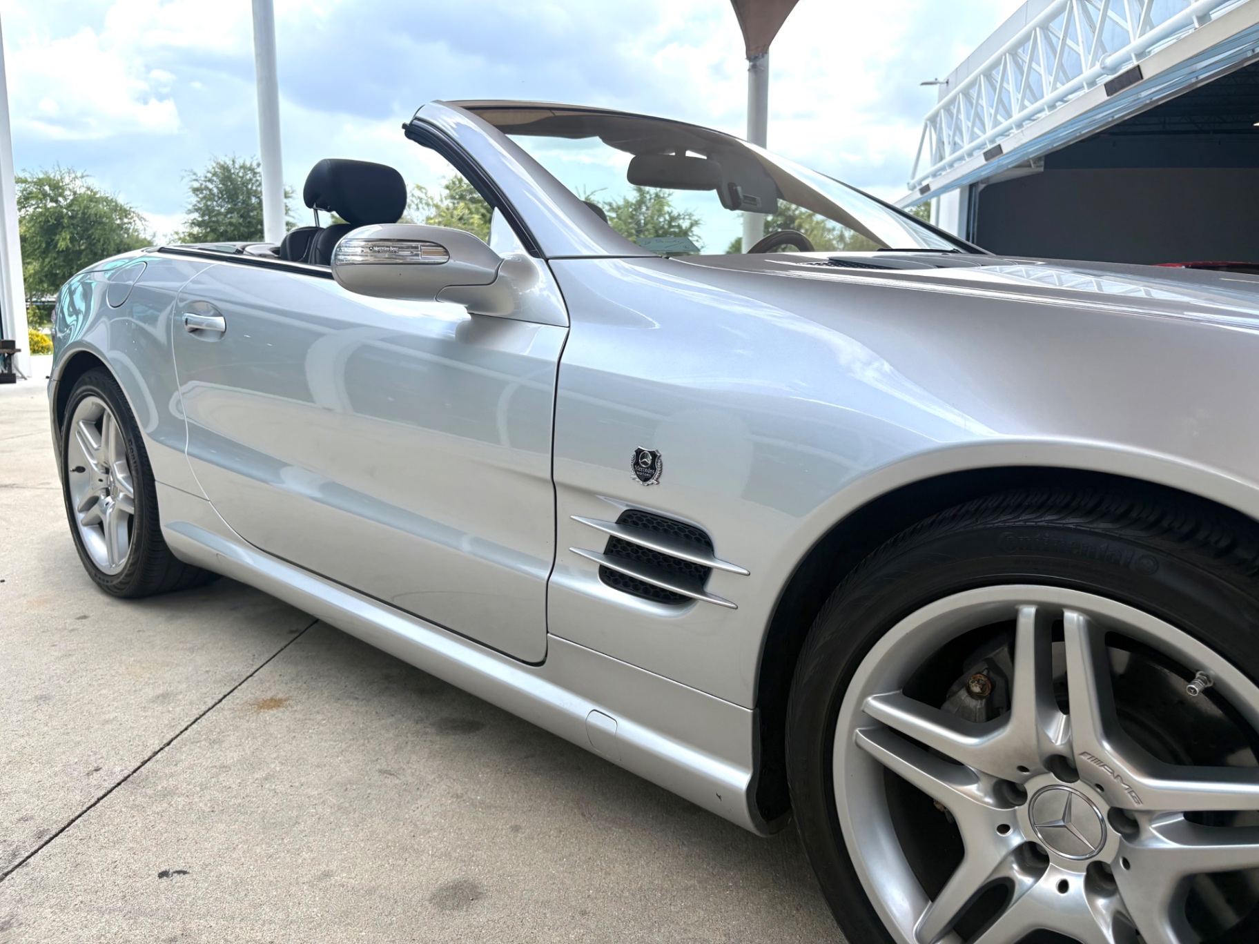 Vehicle photo 18