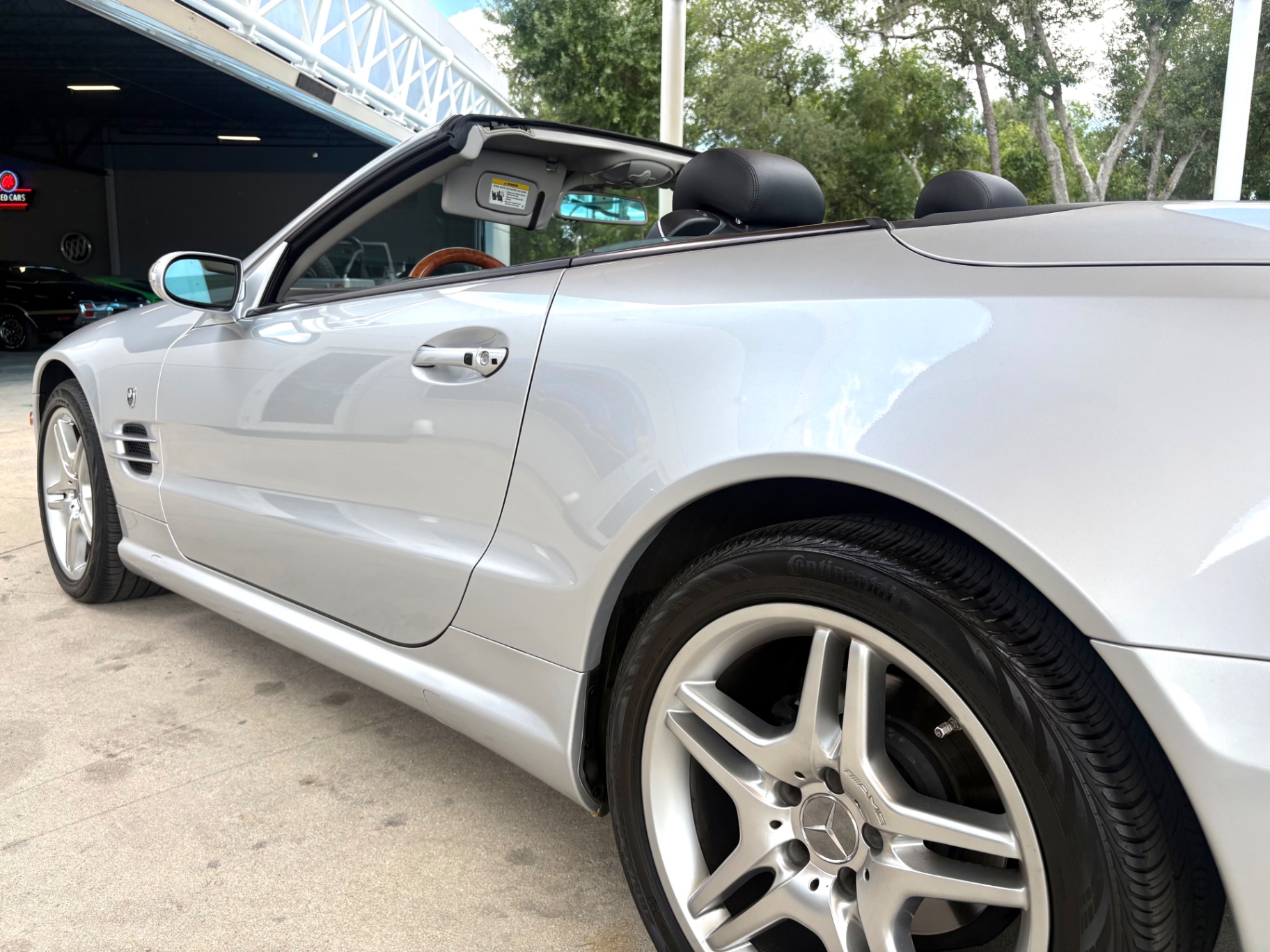 Vehicle photo 14