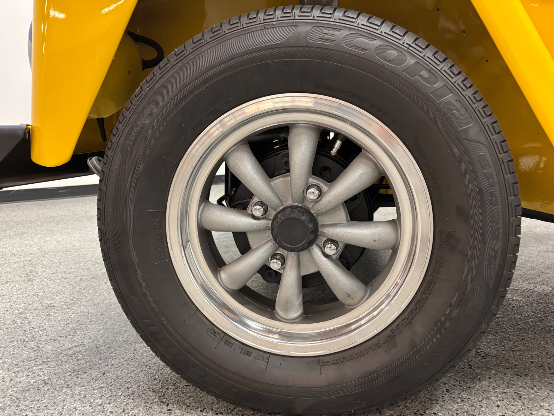 Vehicle photo 10