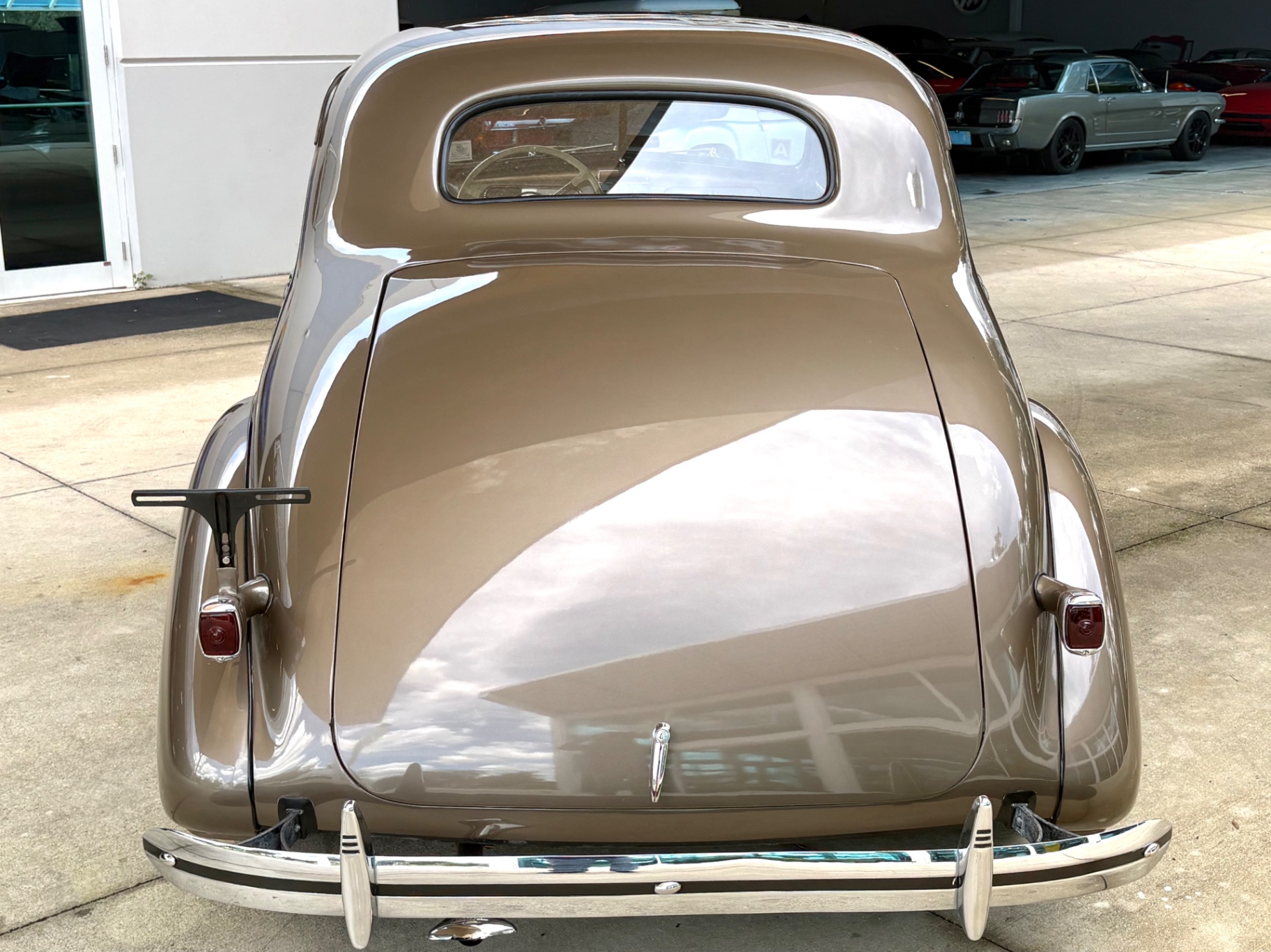 Vehicle photo 8