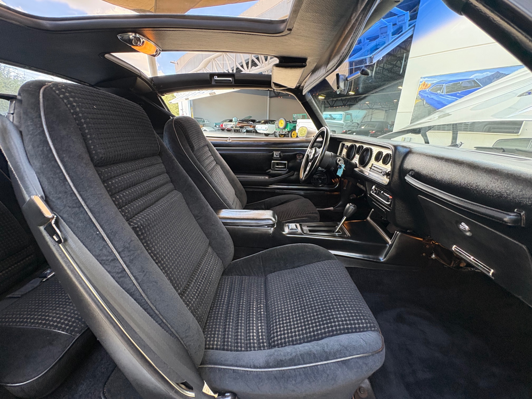 Vehicle photo 42