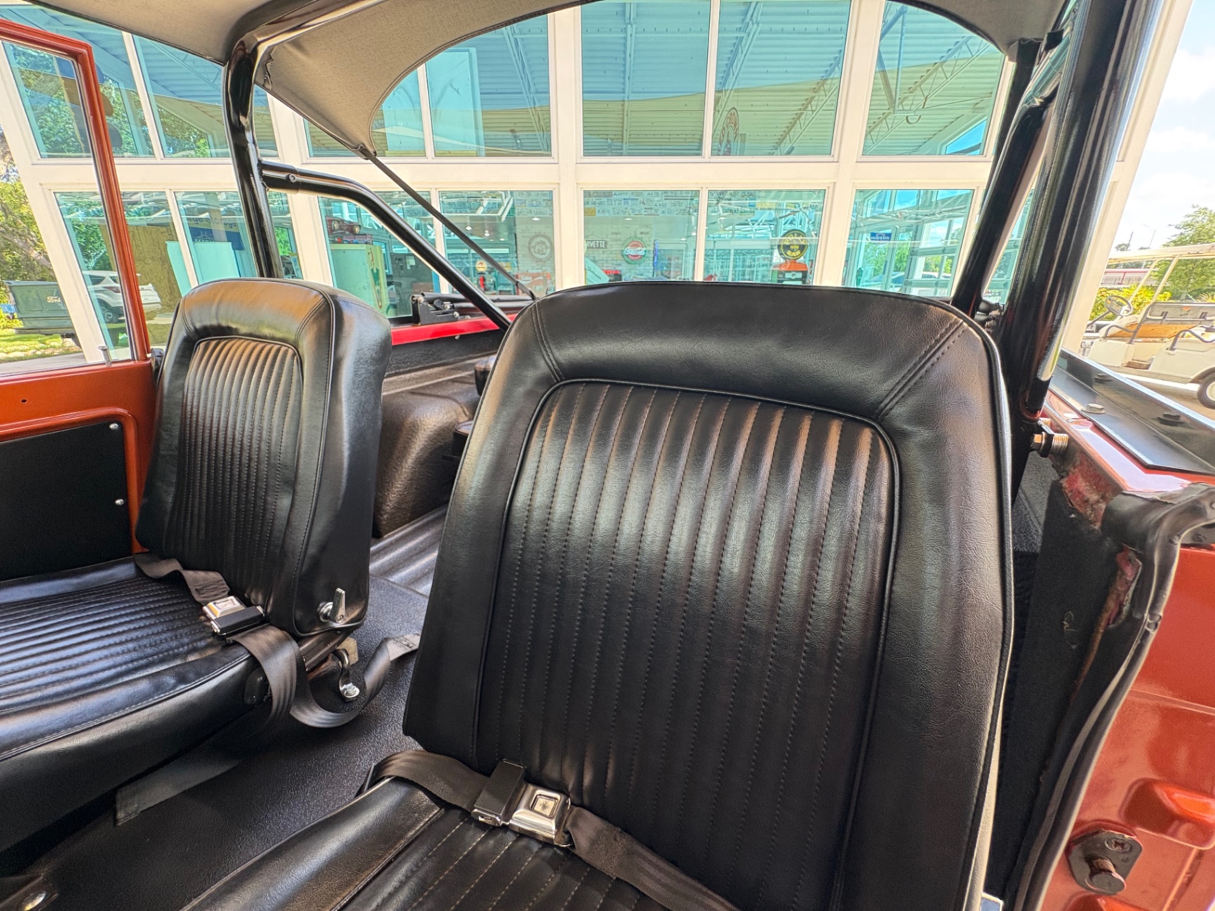 Vehicle photo 32