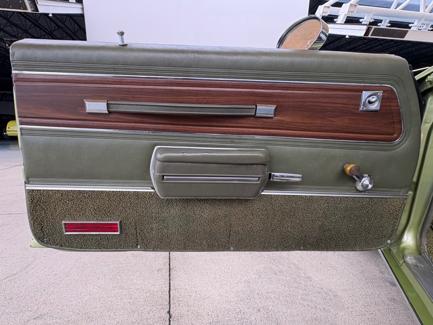 Vehicle photo 37