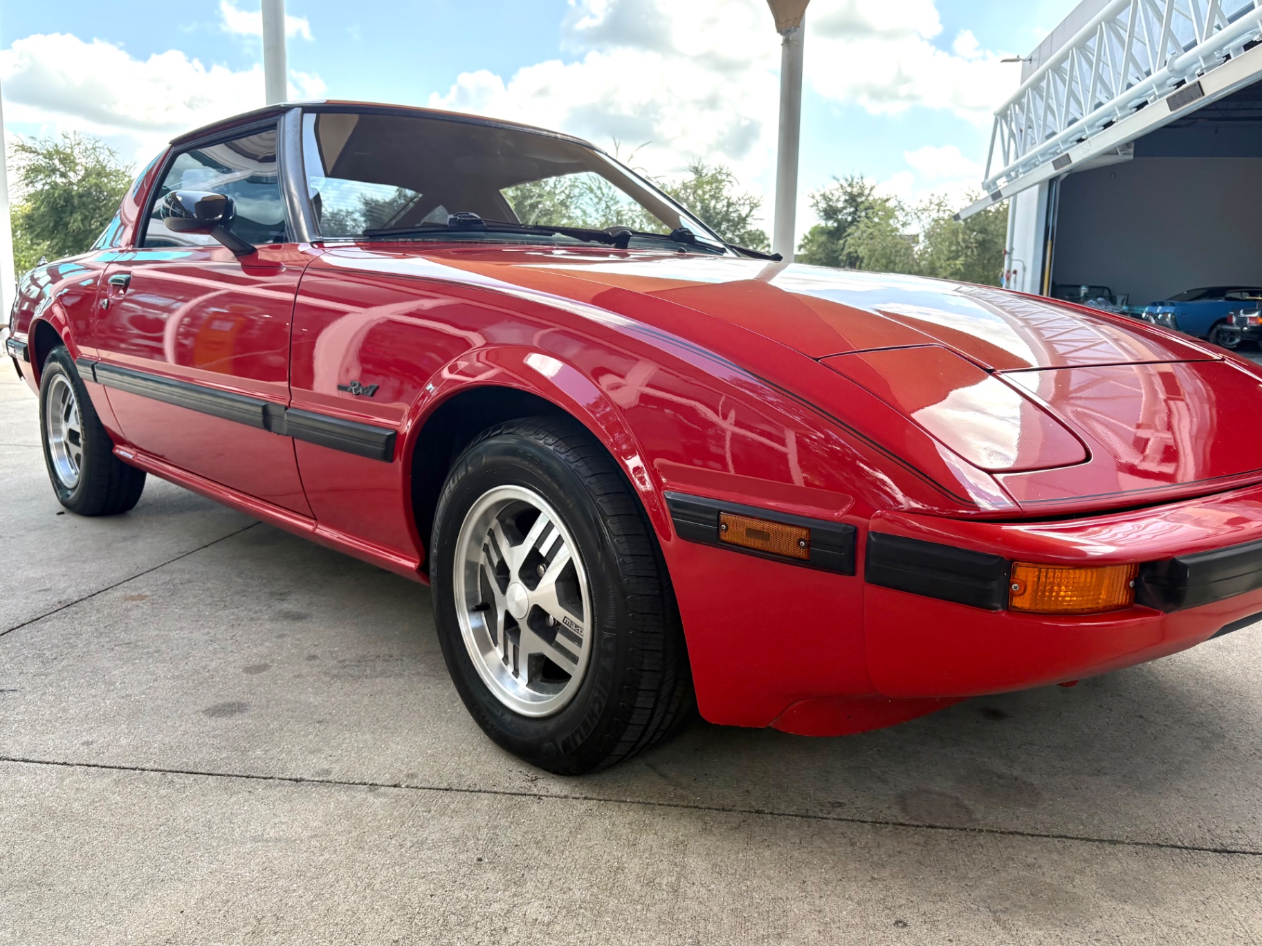 Vehicle photo 20