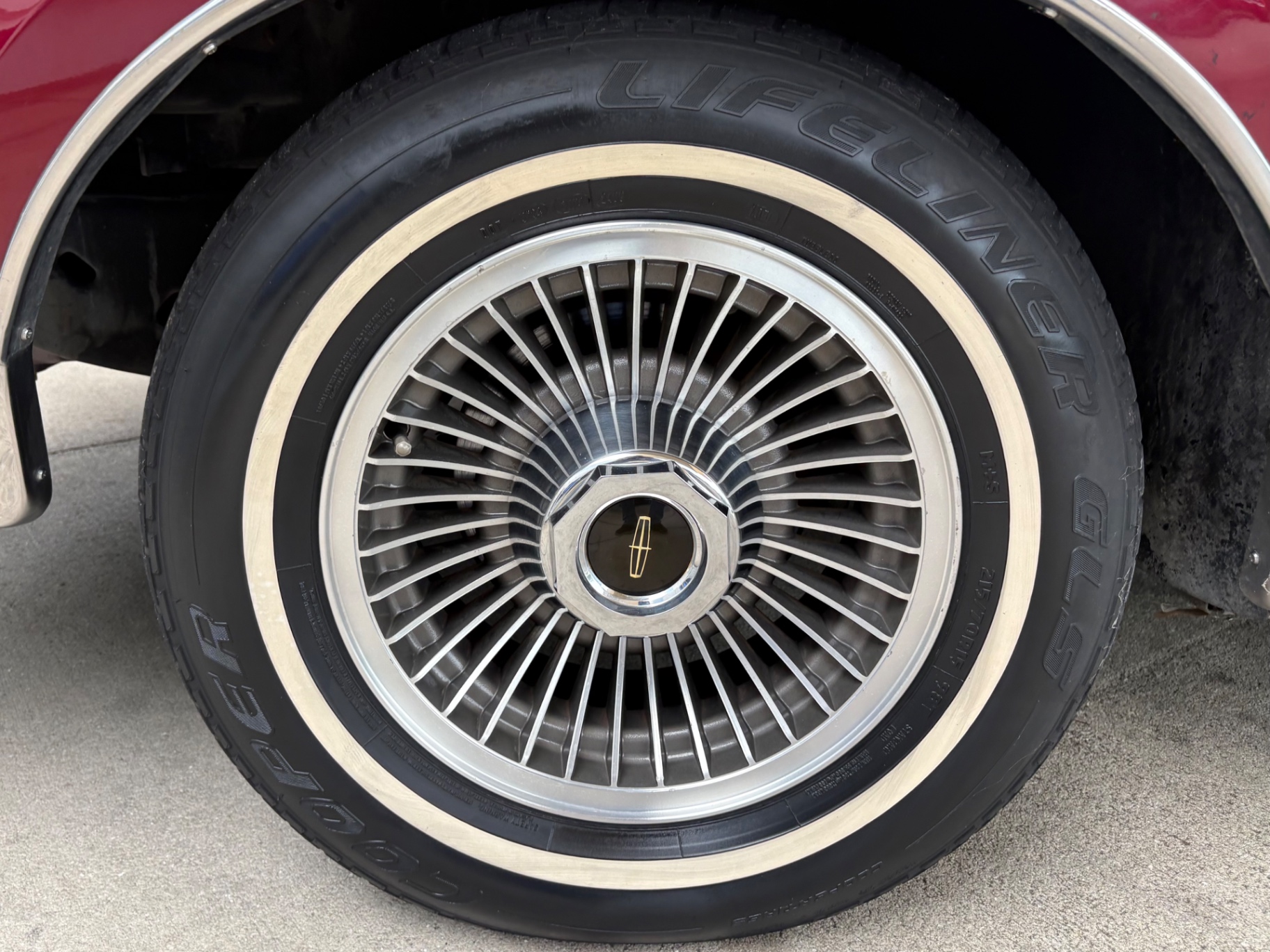 Vehicle photo 24