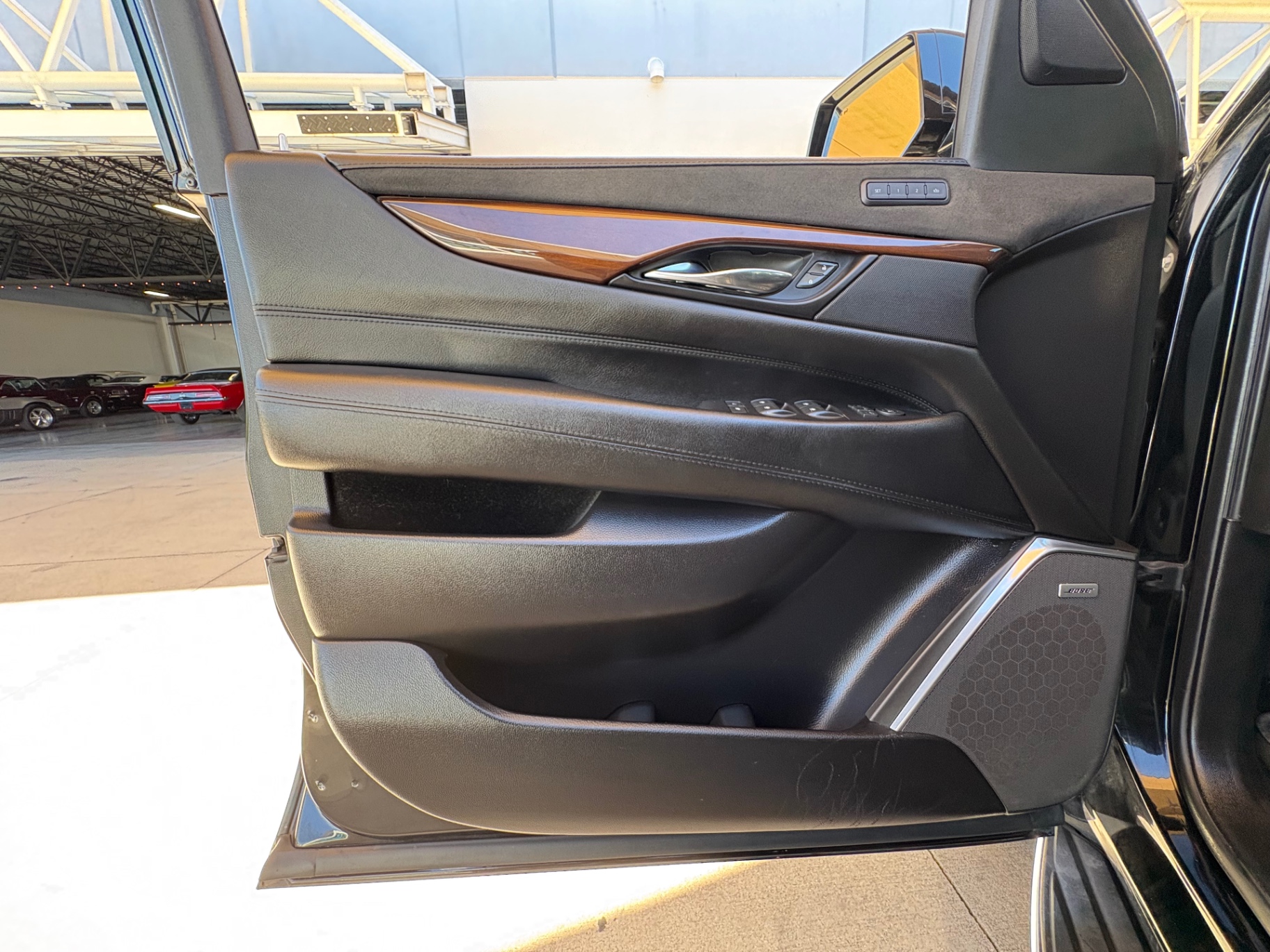 Vehicle photo 29