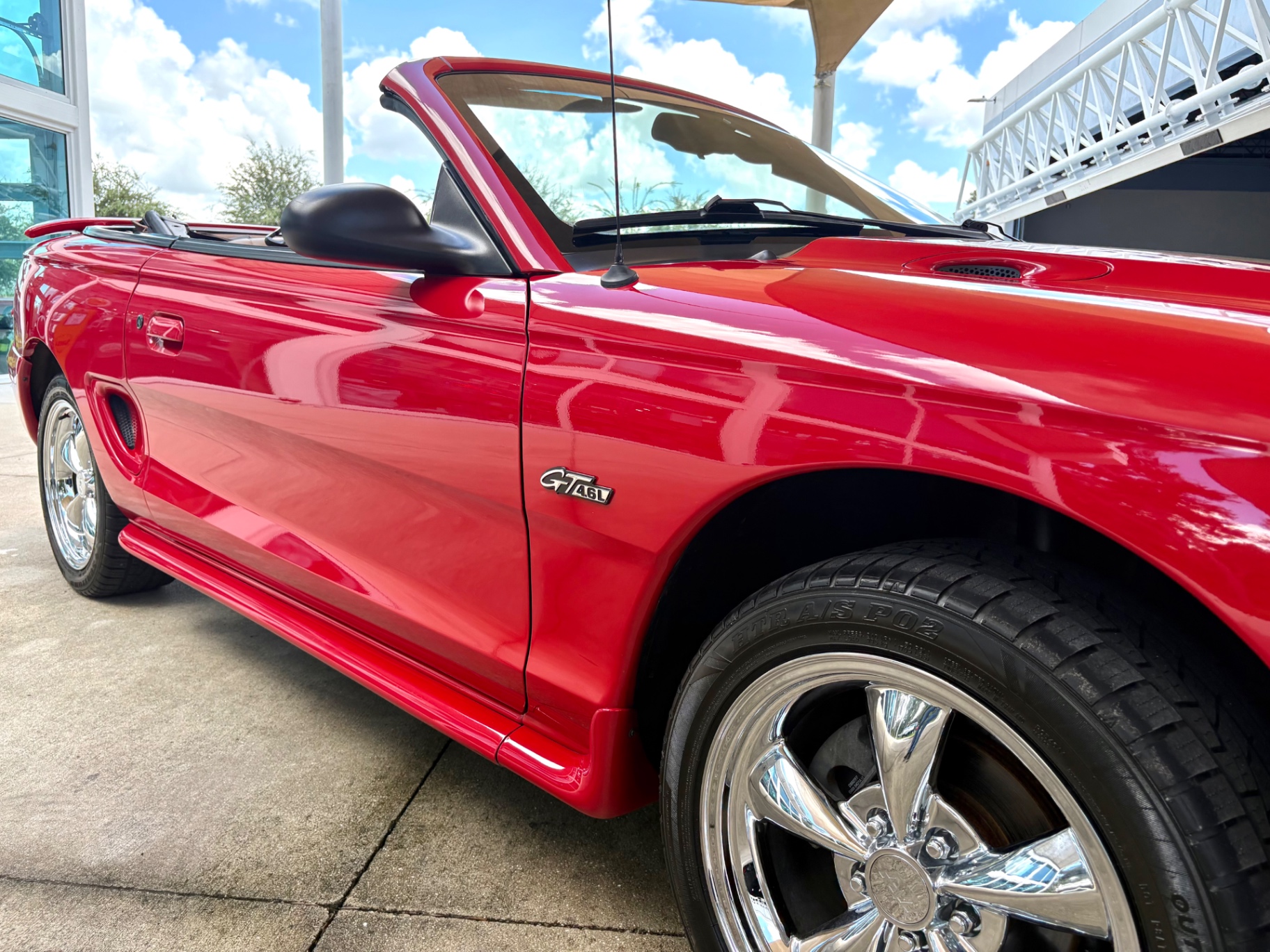 Vehicle photo 18