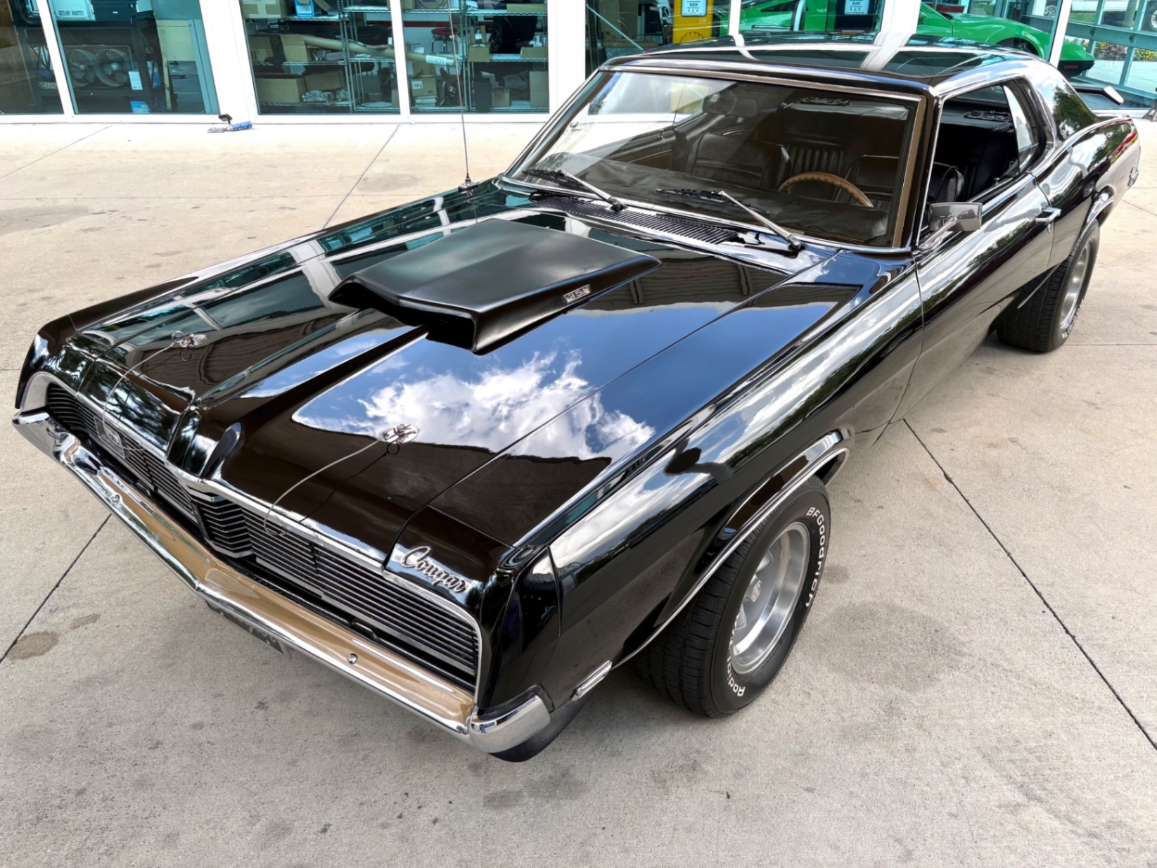 Vehicle photo 20