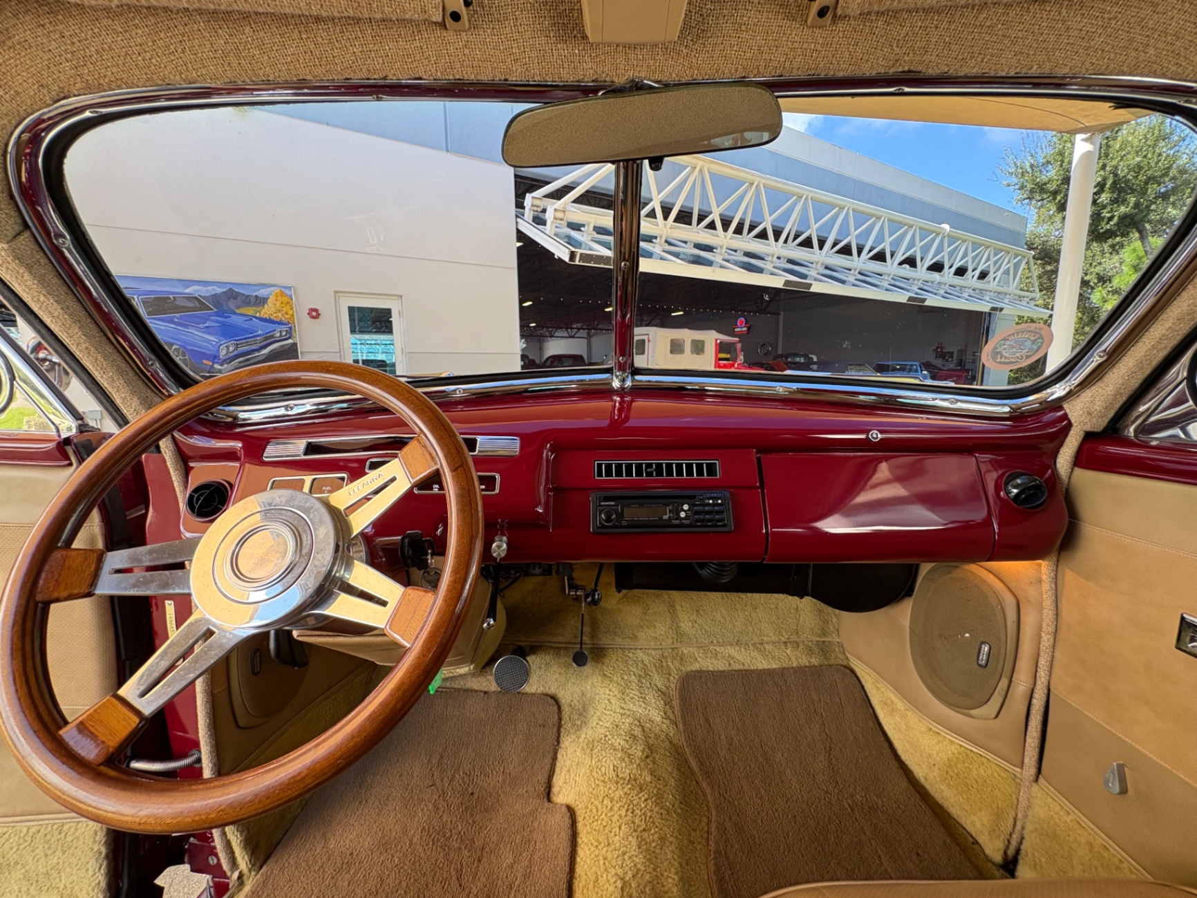 Vehicle photo 32