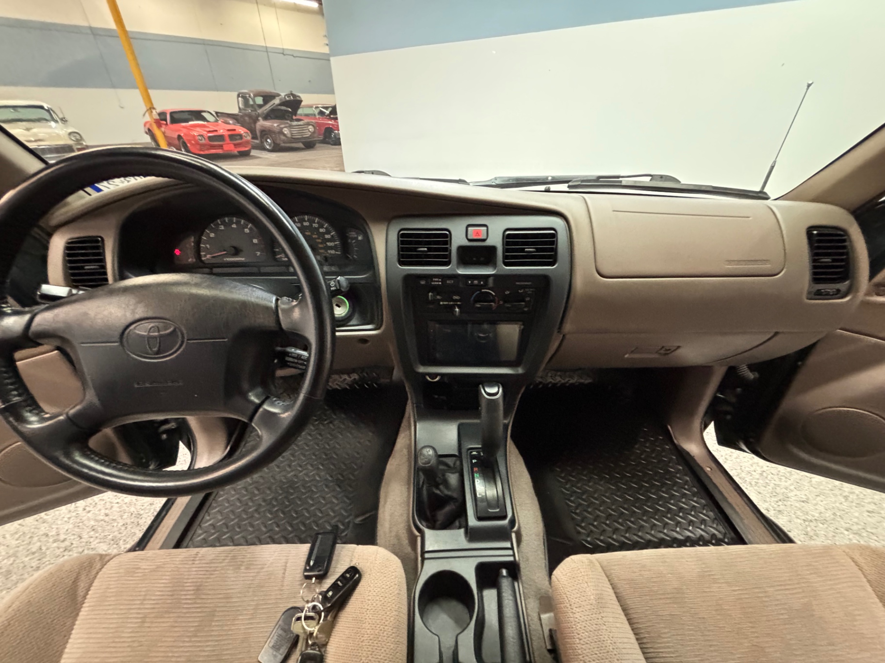 Vehicle photo 18