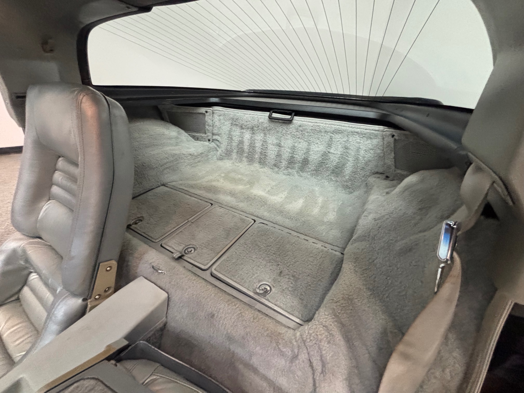 Vehicle photo 28